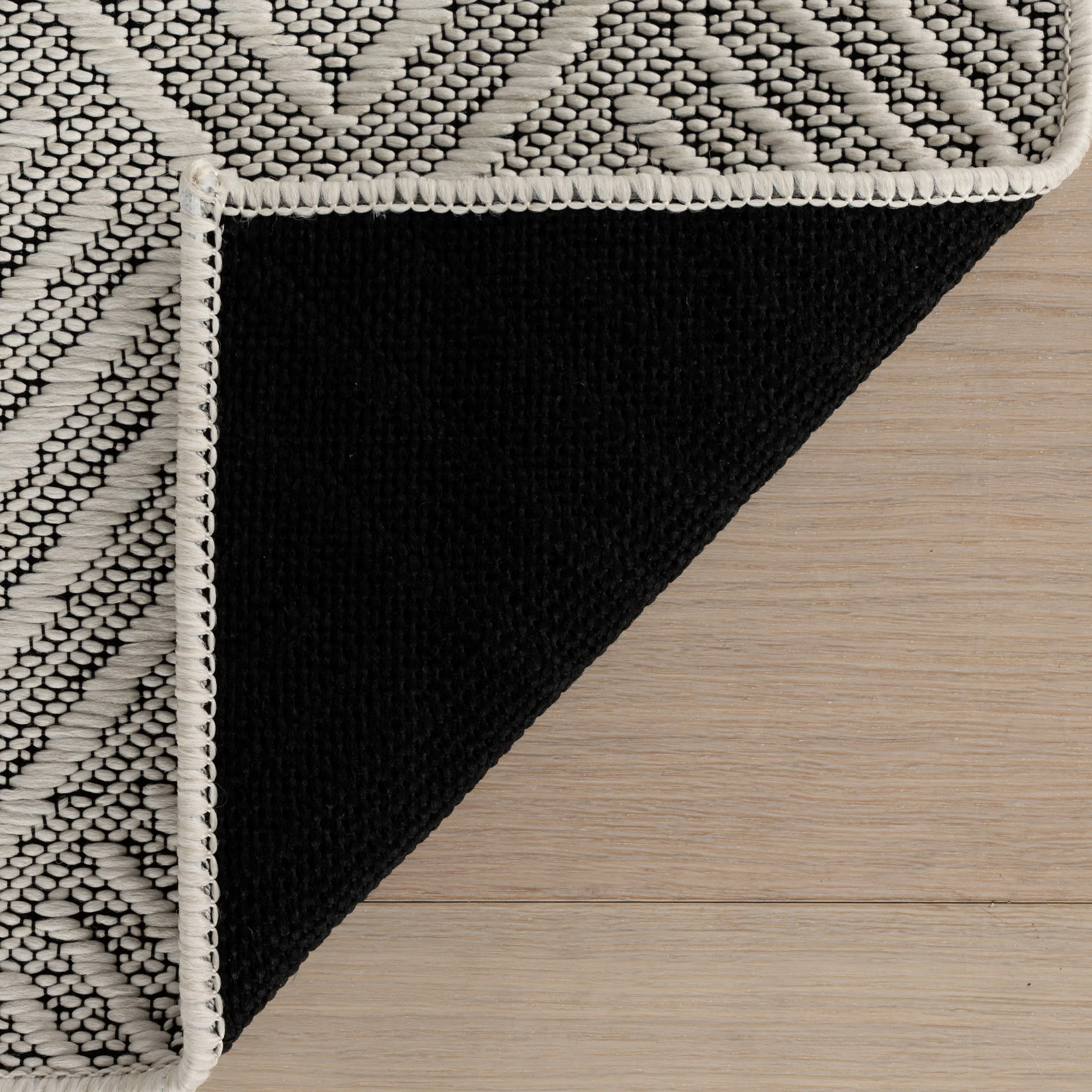 Onaia Contemporary Trellis Indoor/Outdoor Rug | Grey - Image 8