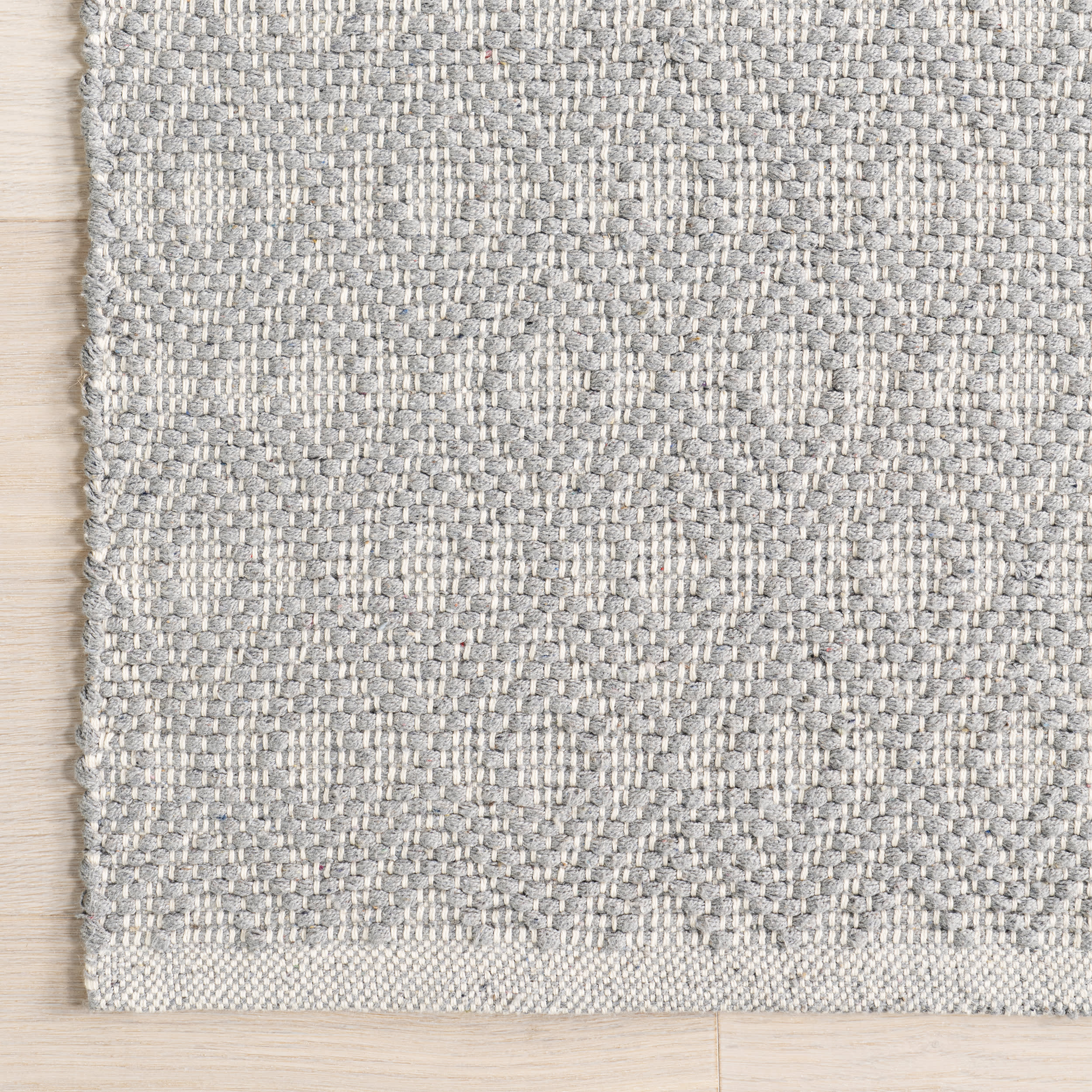 Optic Diamond Handwoven Cotton Rug | Grey - Image 3