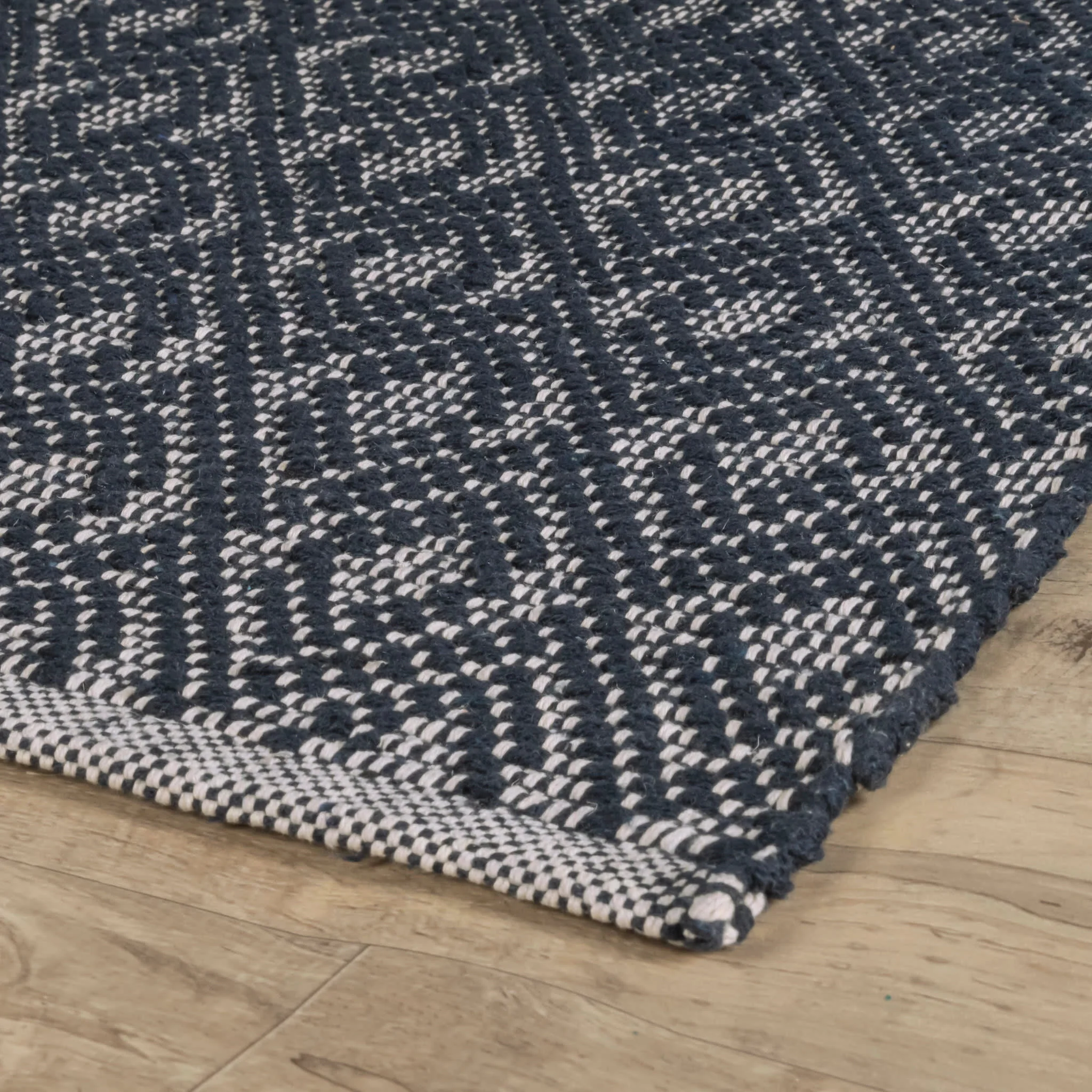 Optic Diamond Handwoven Cotton Rug | Navy/Ivory - Image 5