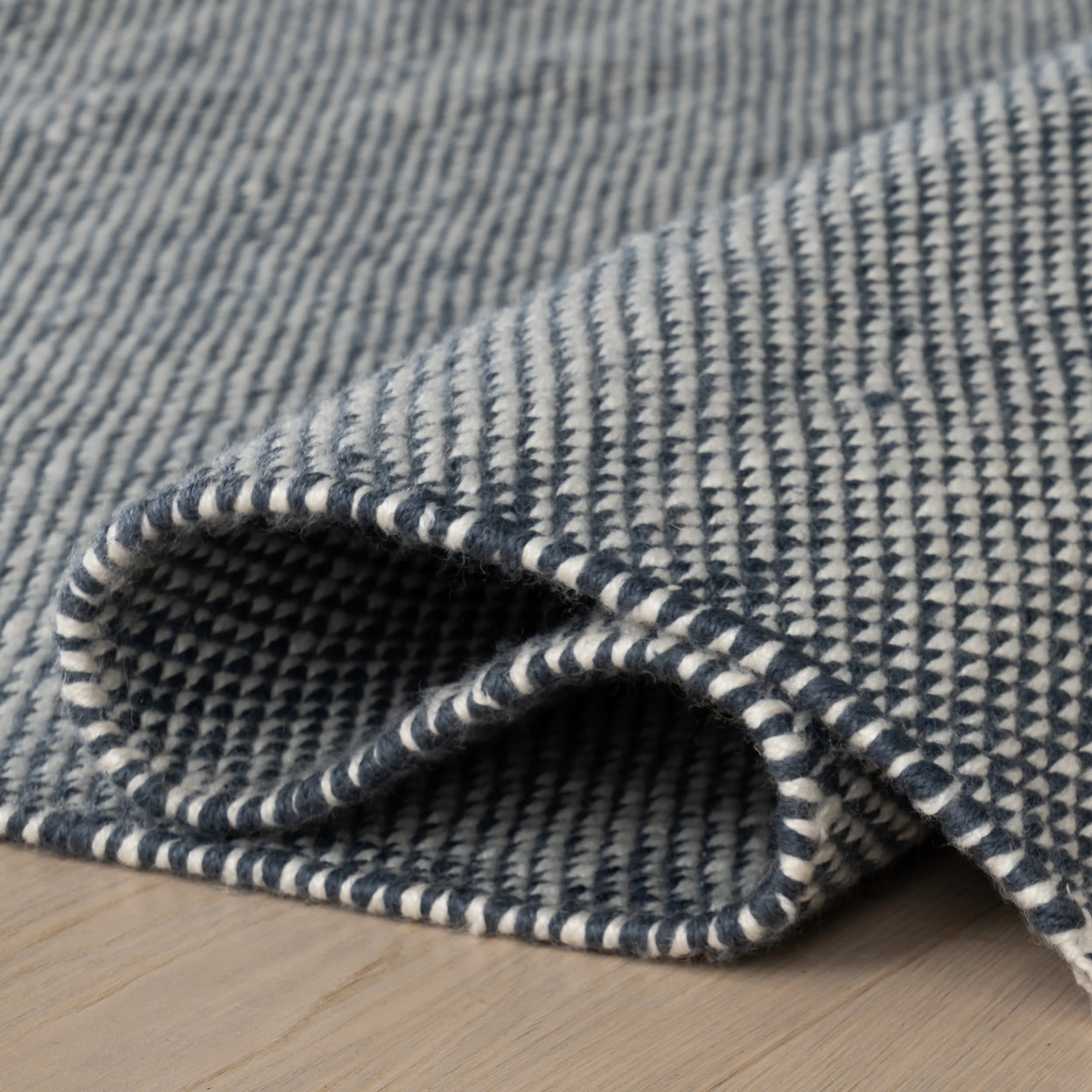Pebble Handwoven Performance Rug | Blue - Image 3