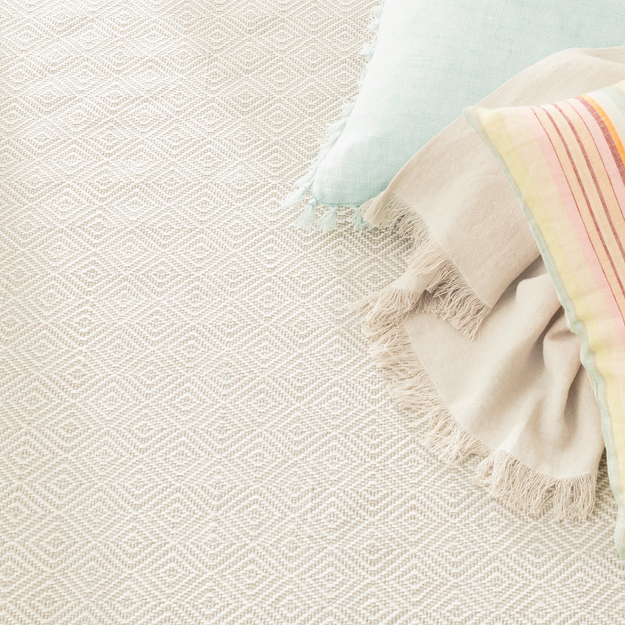 Petit Diamond Handwoven Indoor/Outdoor Rug | Platinum/Ivory - Image 2