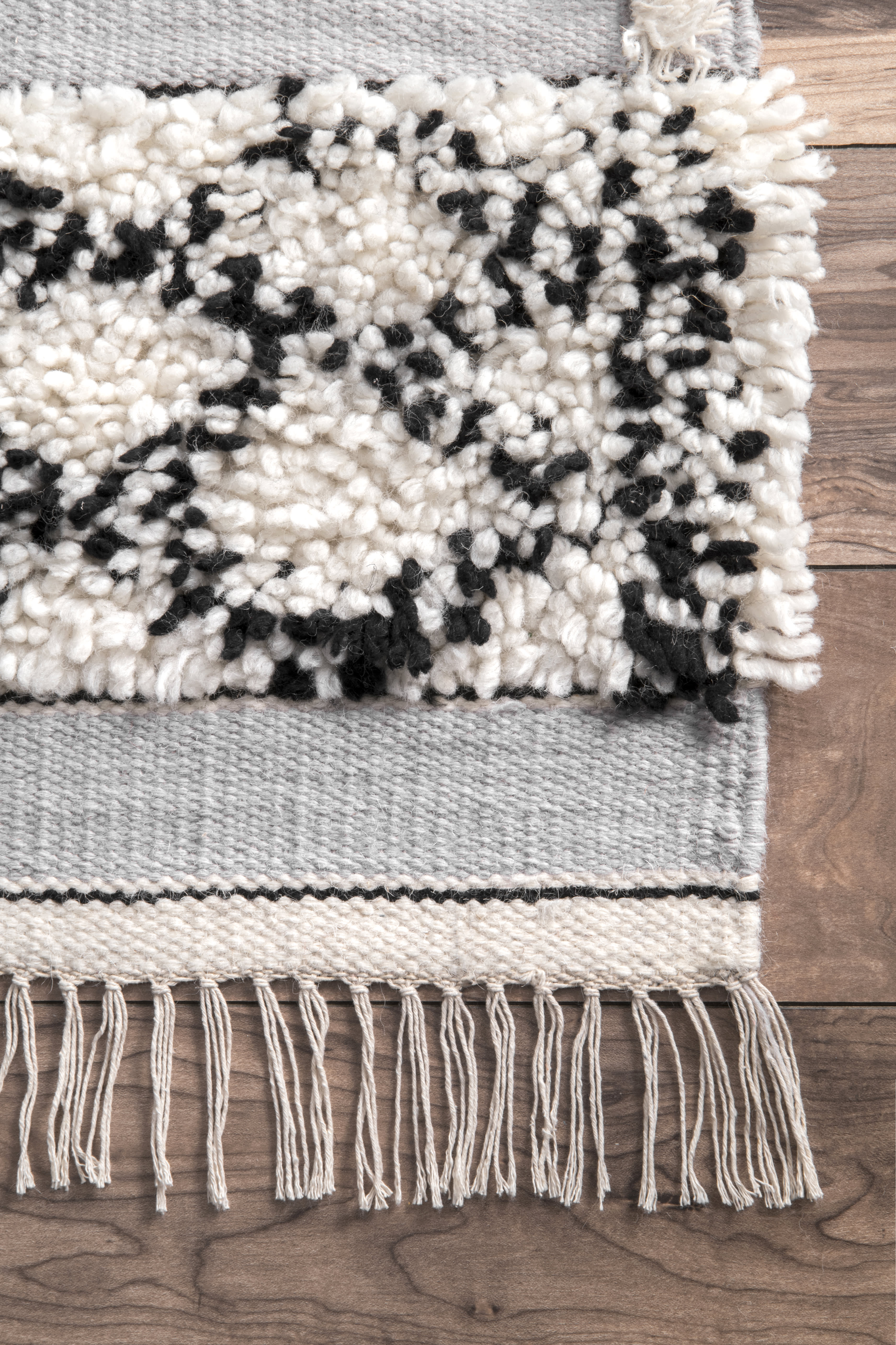 Raised Diamond Trellis Shag Rug | Silver - Image 3