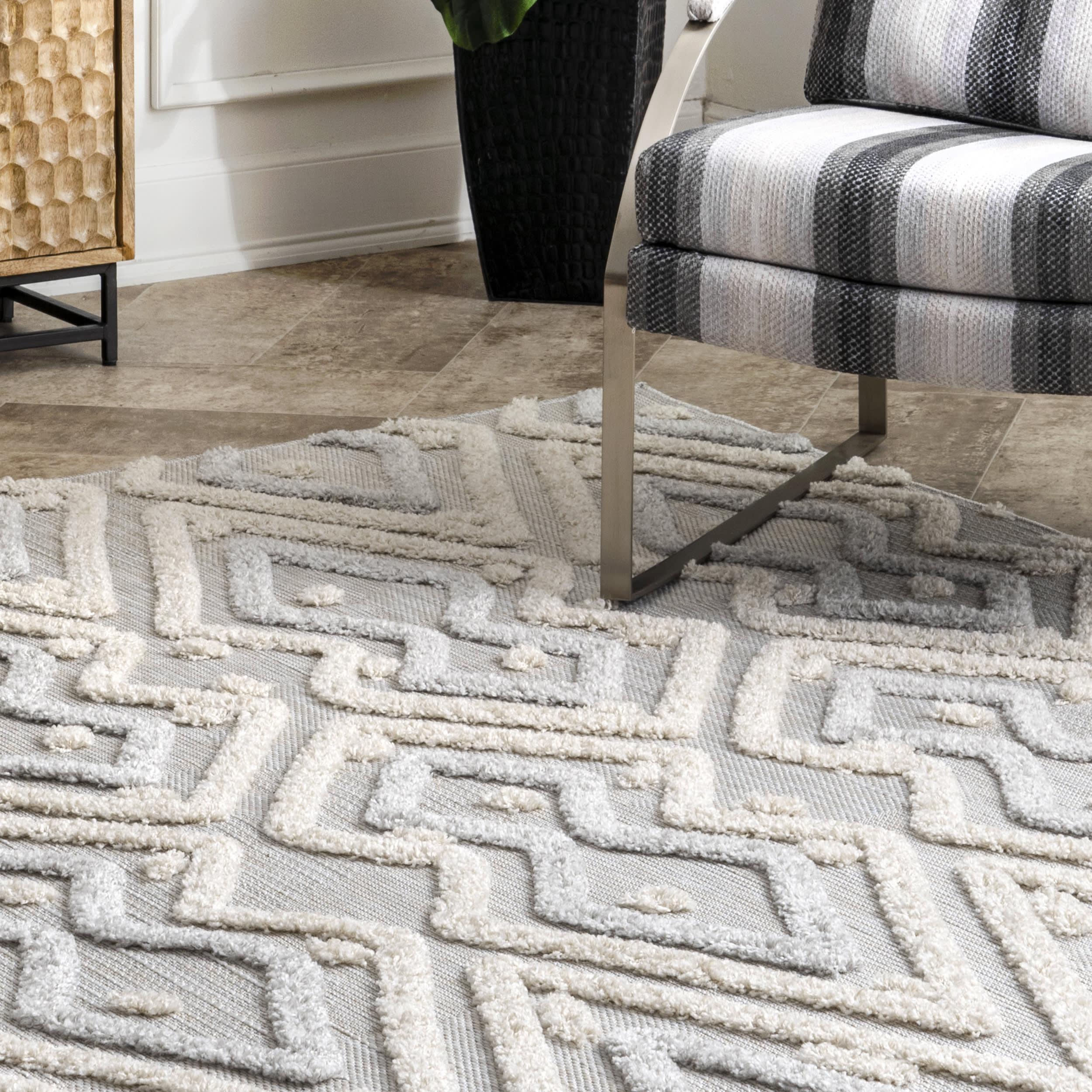 Raised Theta Trellis Rug | Beige - Image 4