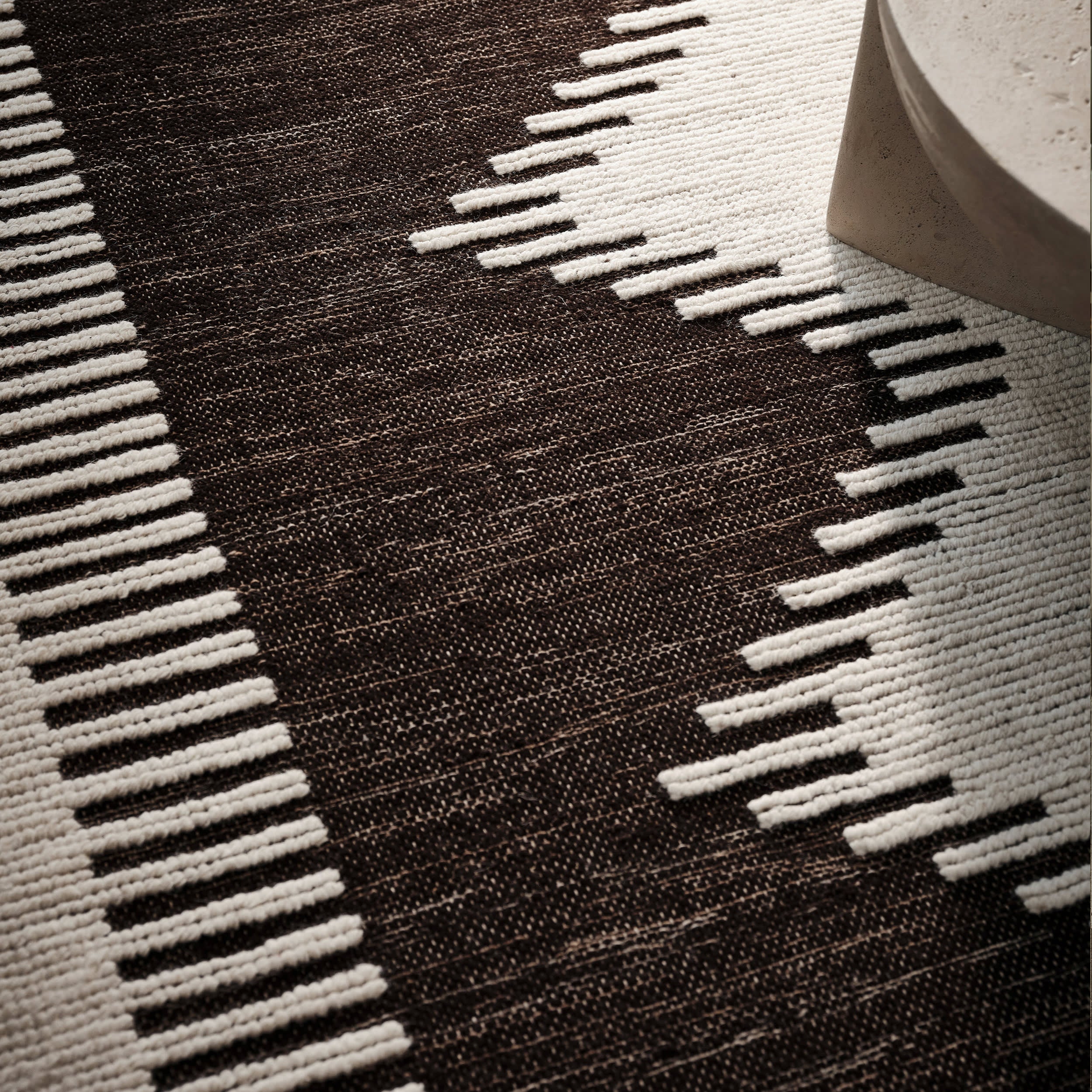 Sante Fe Southwestern Wool Rug | Black - Image 5