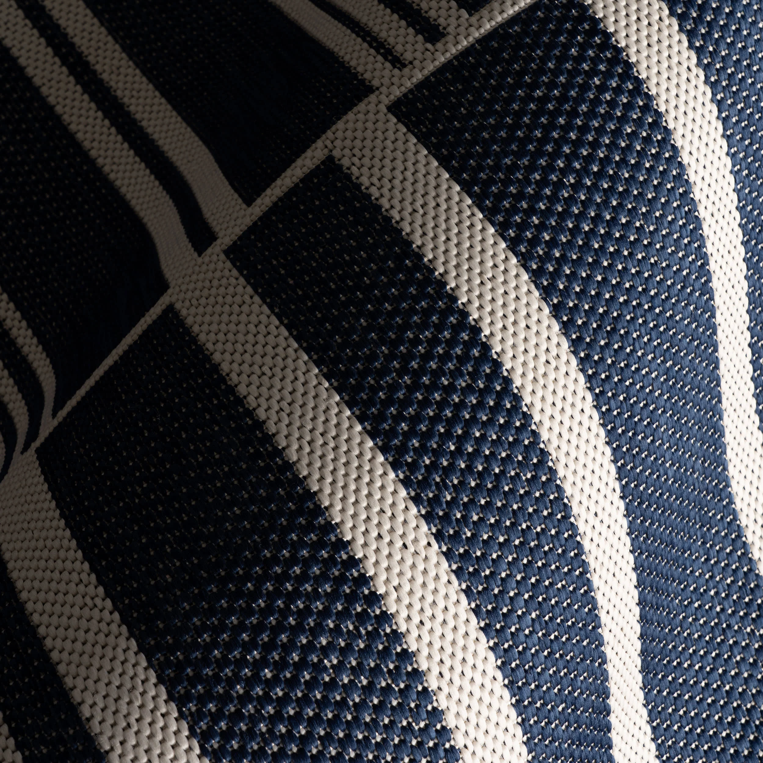 Saveta Modern Geometric Indoor/Outdoor Rug | Navy - Image 3