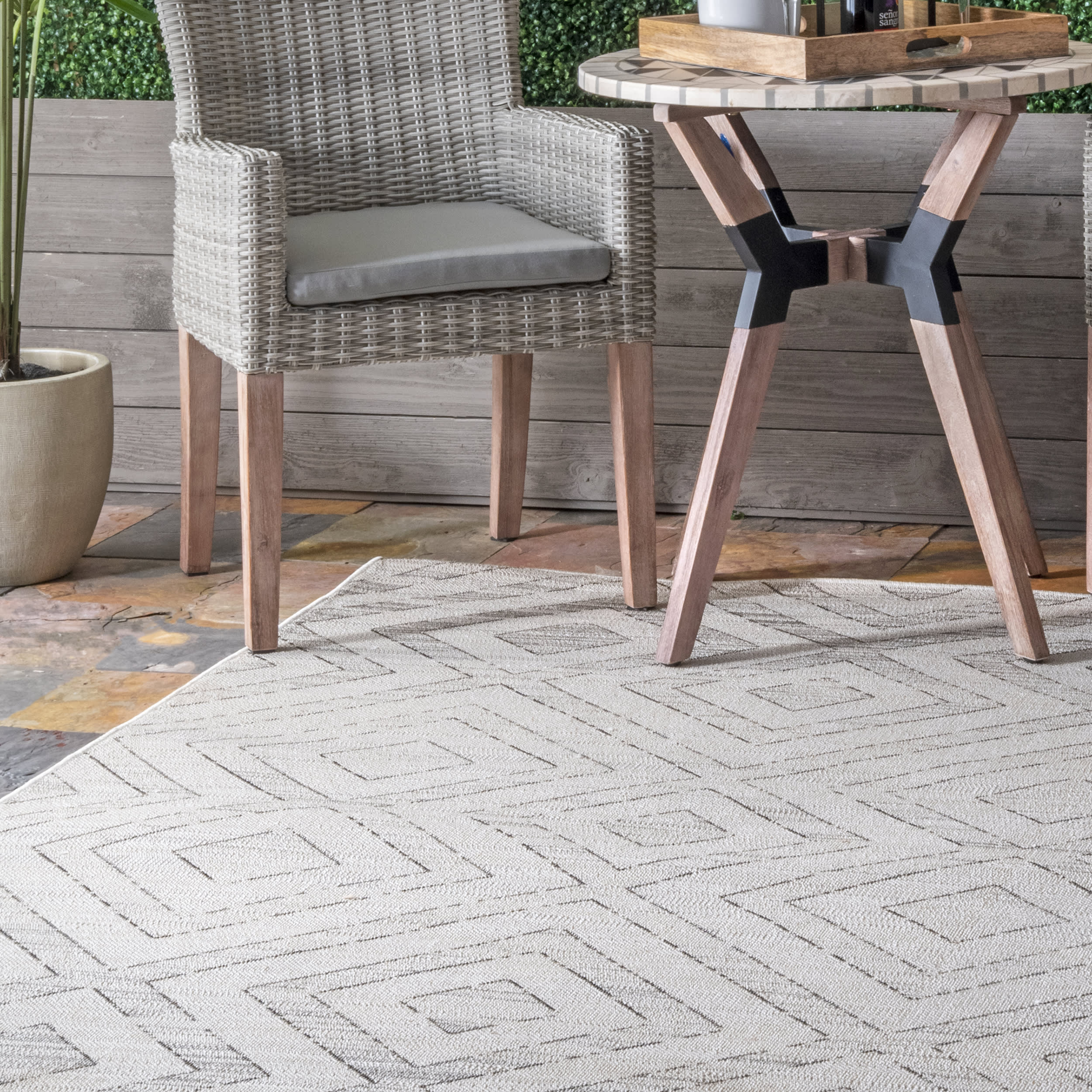 Shaded La Fiorentina Indoor/Outdoor Rug | Grey - Image 4