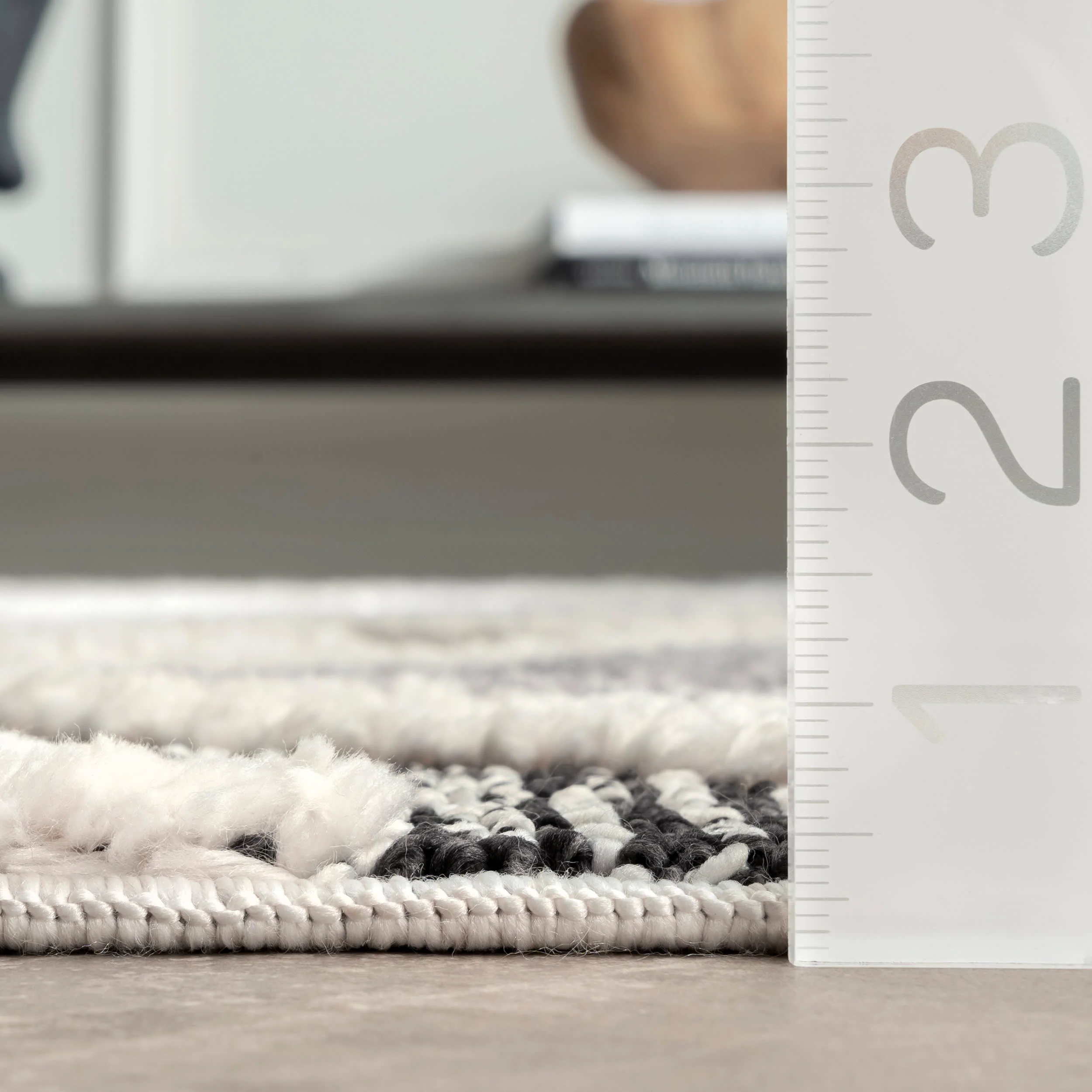 Shaggy Checkered Tiles Tassel Rug | Grey - Image 5