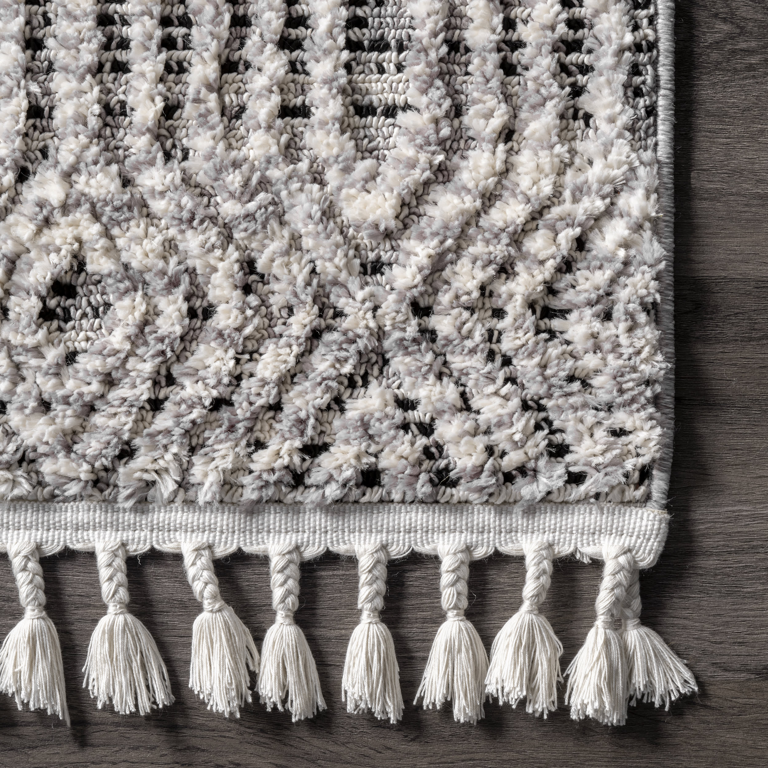 Shaggy Iris Trellis Tassel Rug | Grey - Image 3