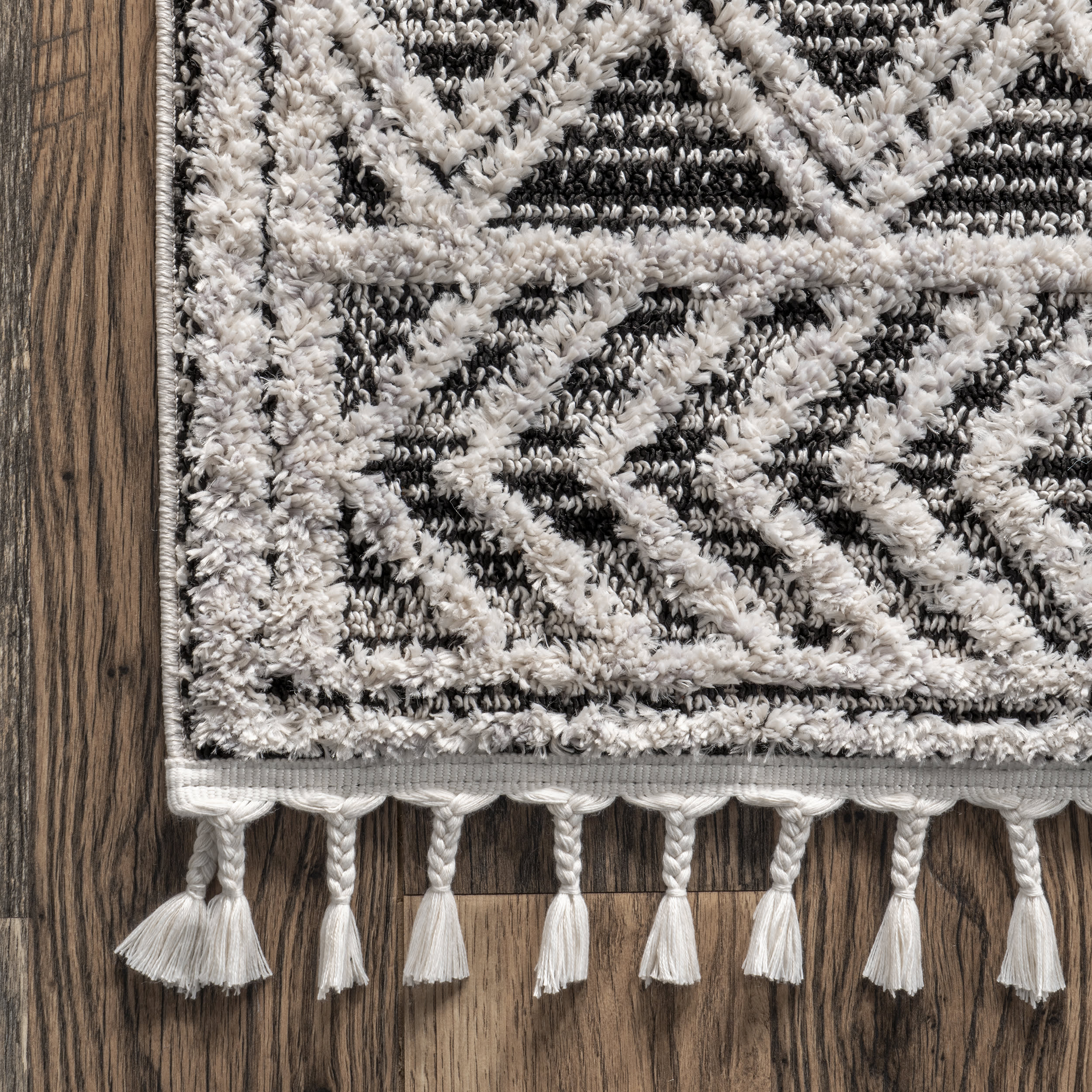 Shaggy Lattice Tassel Rug | Grey - Image 3
