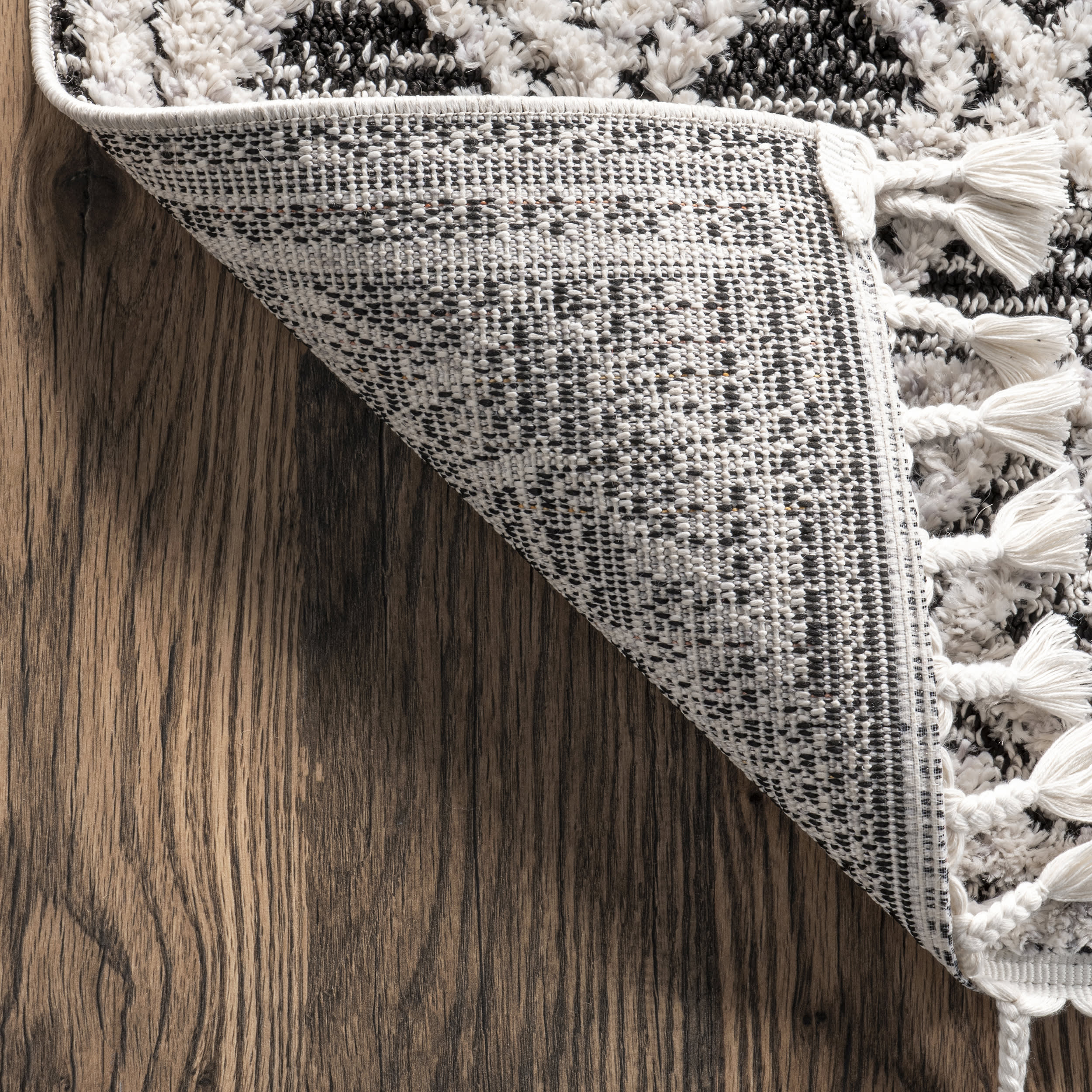 Shaggy Lattice Tassel Rug | Grey - Image 6