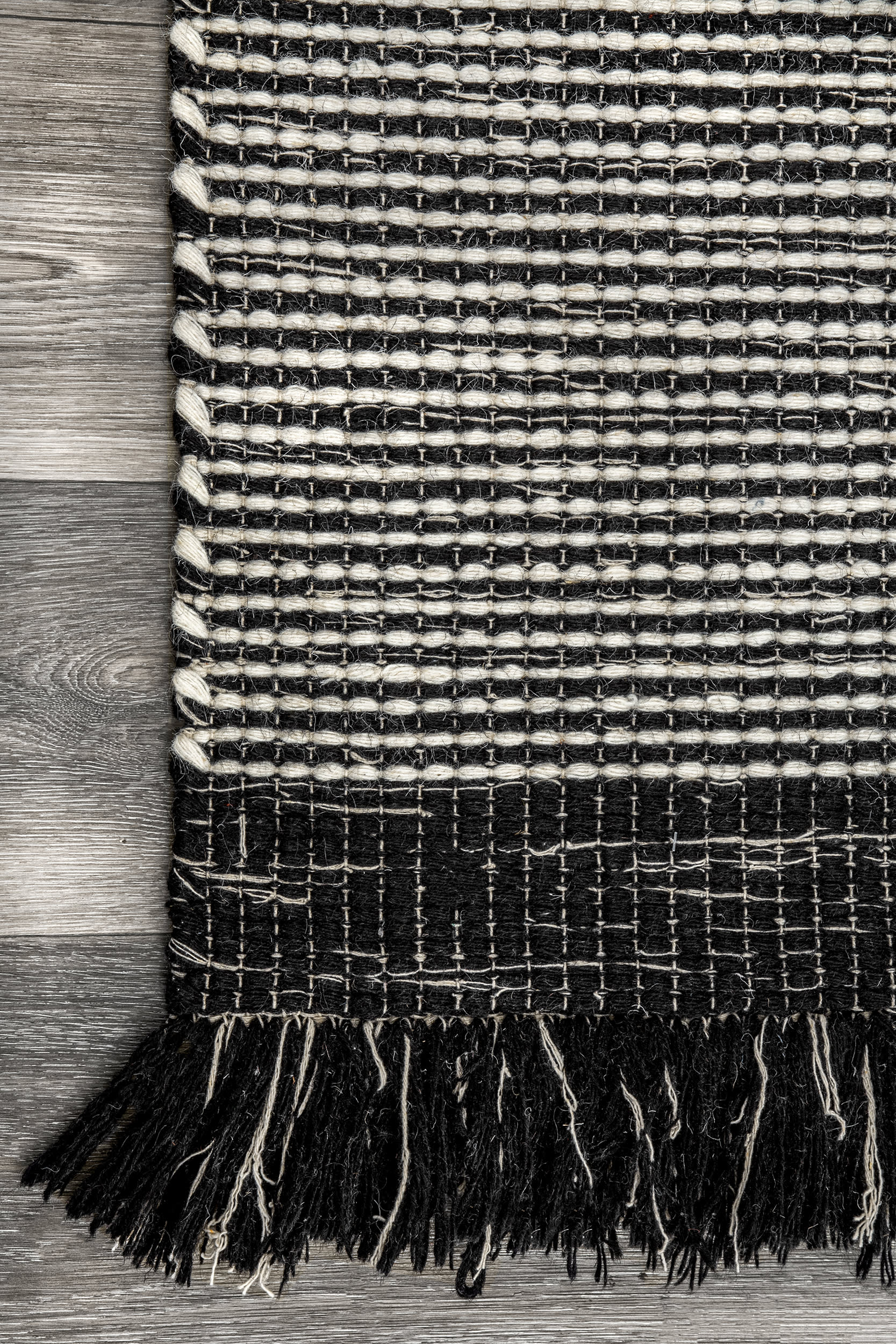 Stippled Tasseled Rug | Black - Image 3