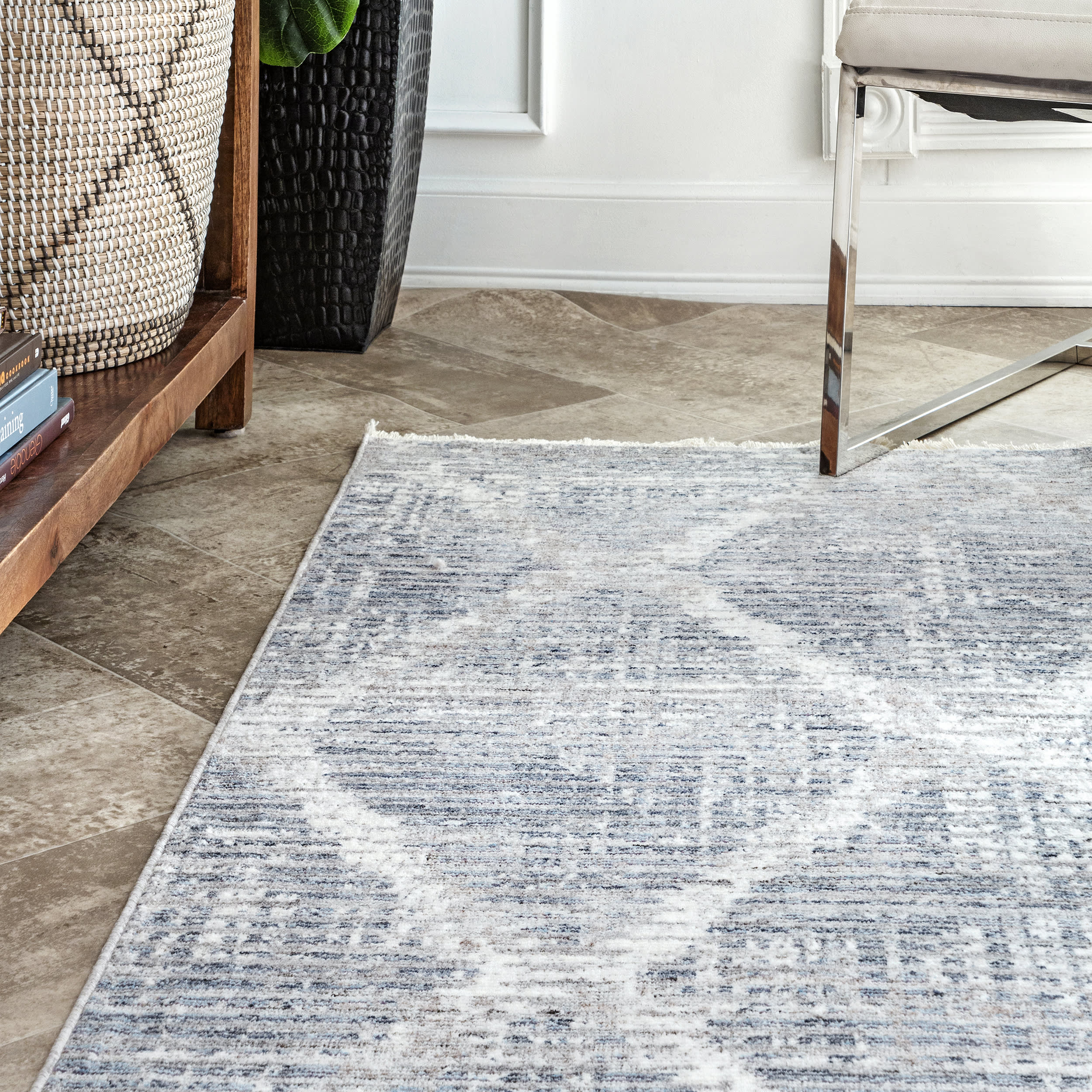 Streaked Trellis Fringe Rug | Silver - Image 4
