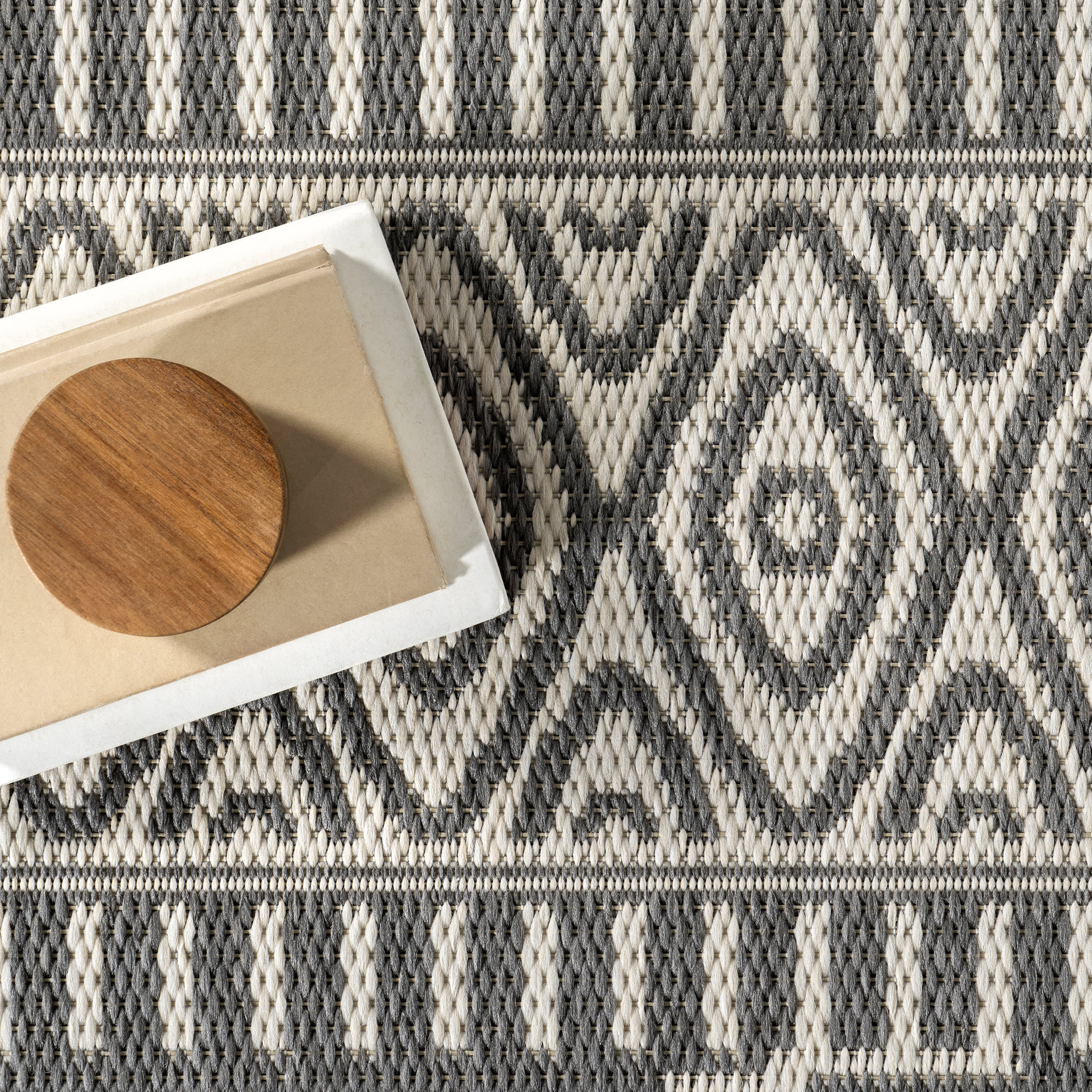 Striated Indoor/Outdoor Rug | Grey - Image 7