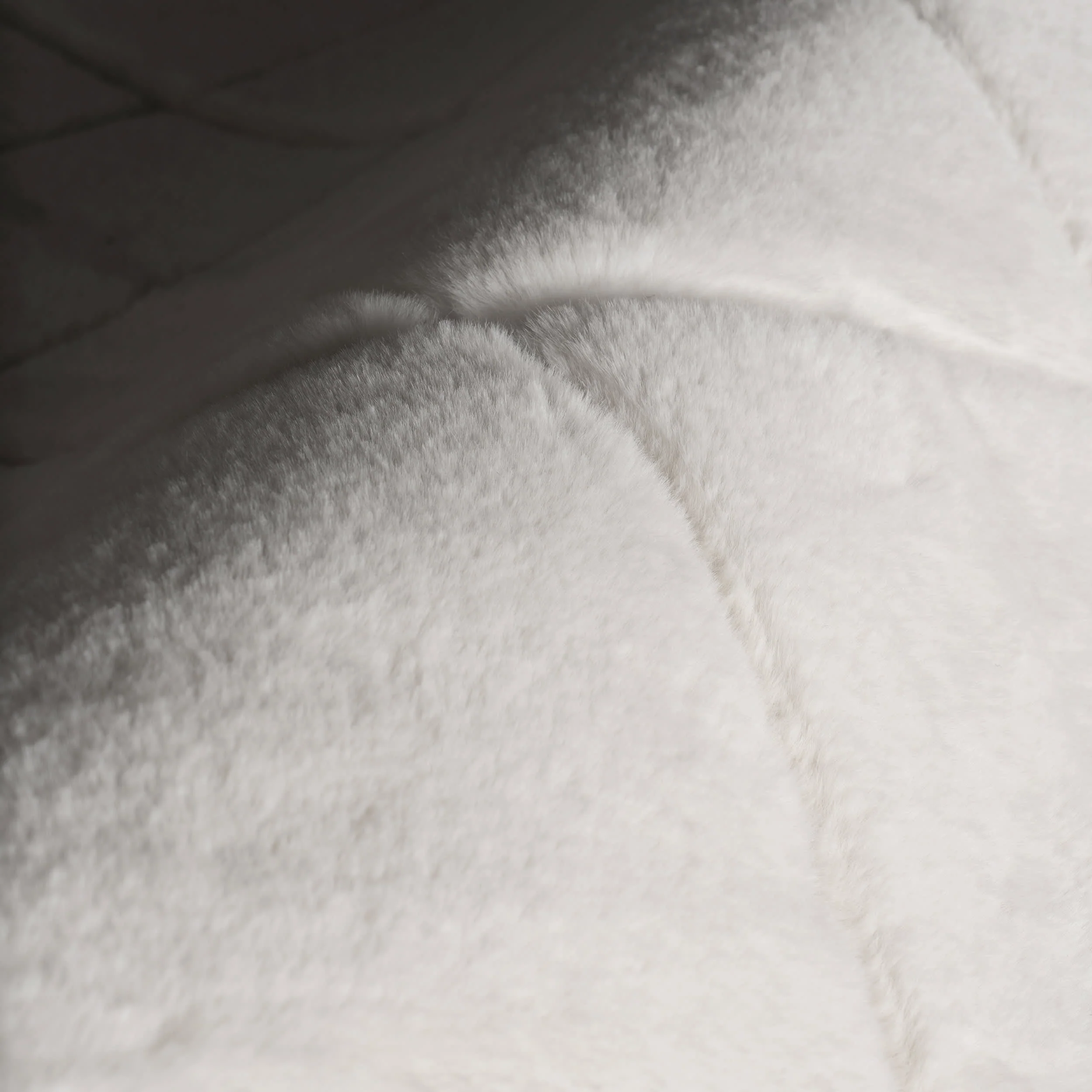 Tessera Grid Plush Cloud Washable Rug | Off White - Image 3