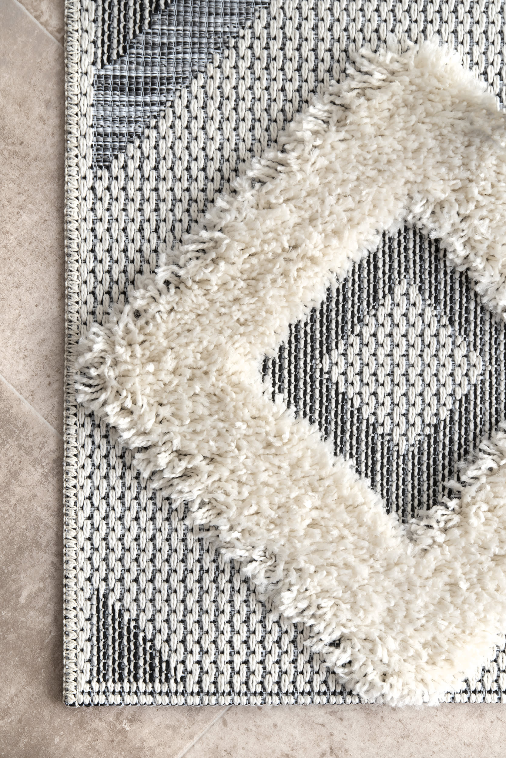 Textured Diamond Trellis Rug | Off White - Image 3