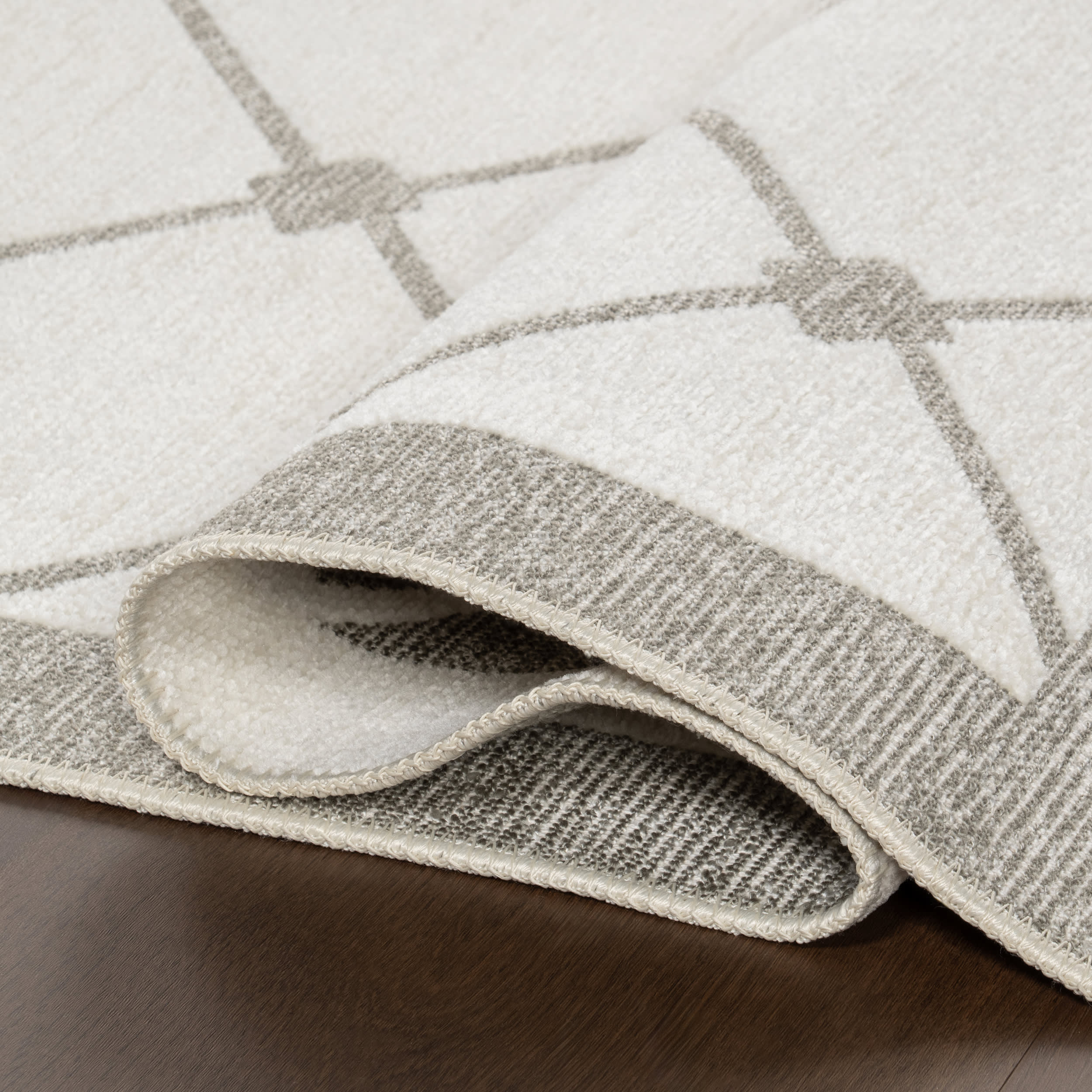 Thelma Lattice Fringed Reversible Washable Rug | Light Grey - Image 12