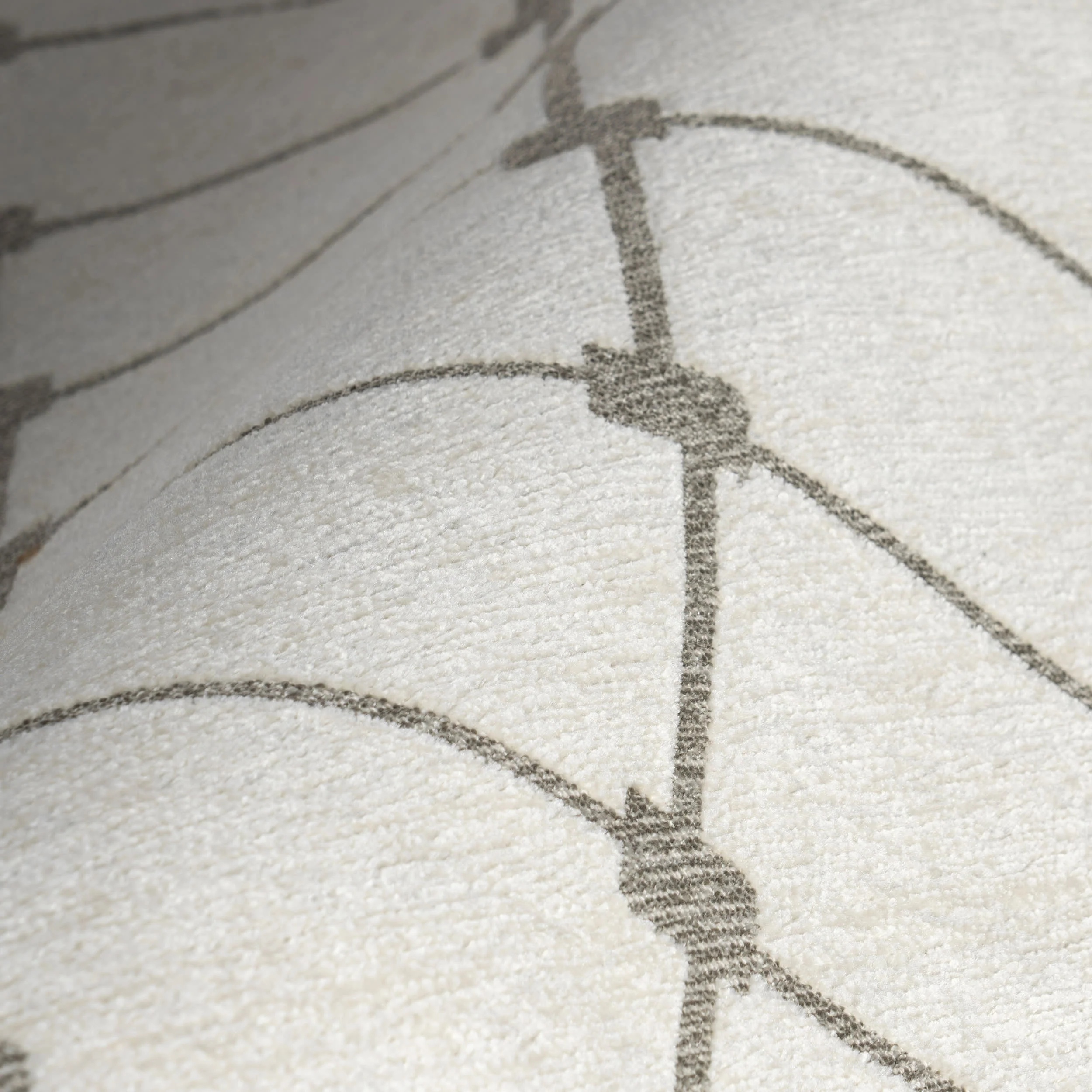 Thelma Lattice Fringed Reversible Washable Rug | Light Grey - Image 3