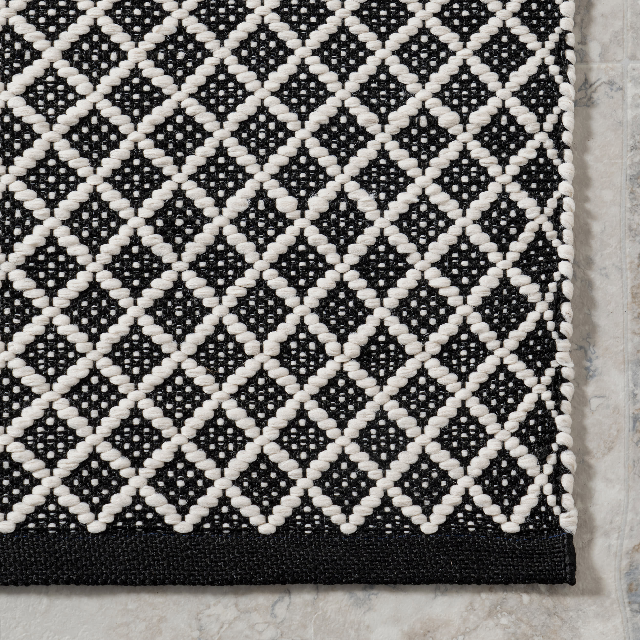 Trellis Handwoven Indoor/Outdoor Rug | Black - Image 3