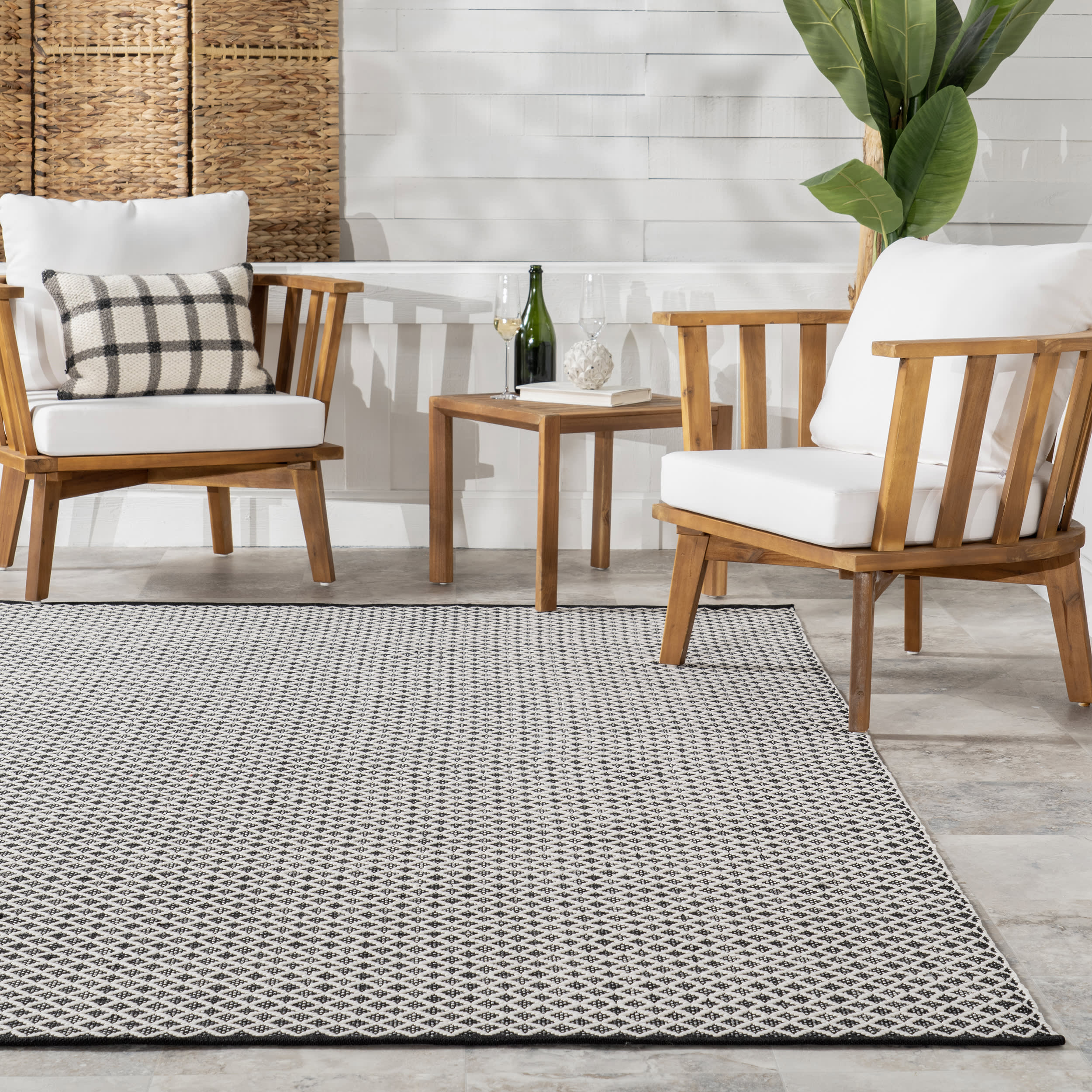 Trellis Handwoven Indoor/Outdoor Rug | Black - Image 4