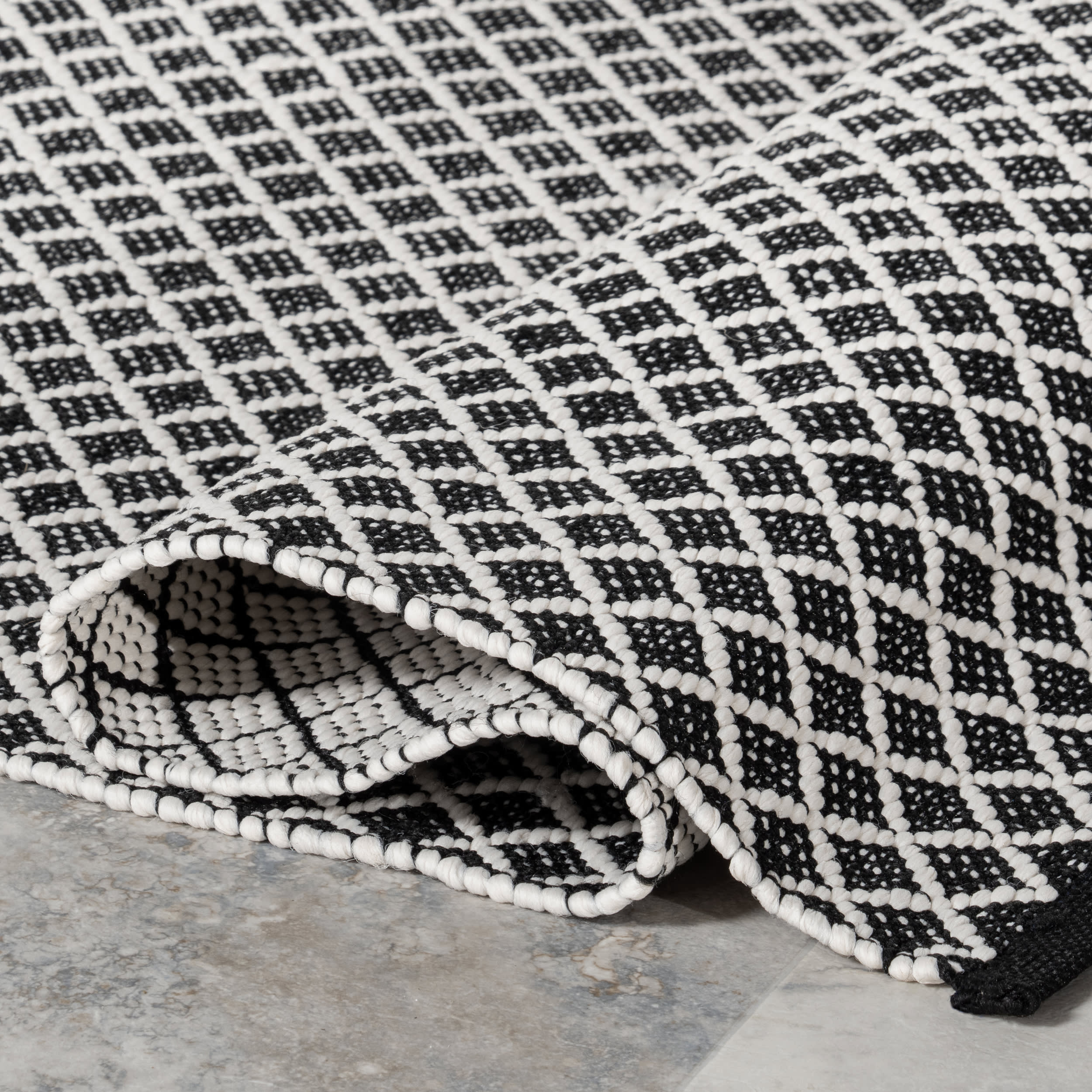 Trellis Handwoven Indoor/Outdoor Rug | Black - Image 8