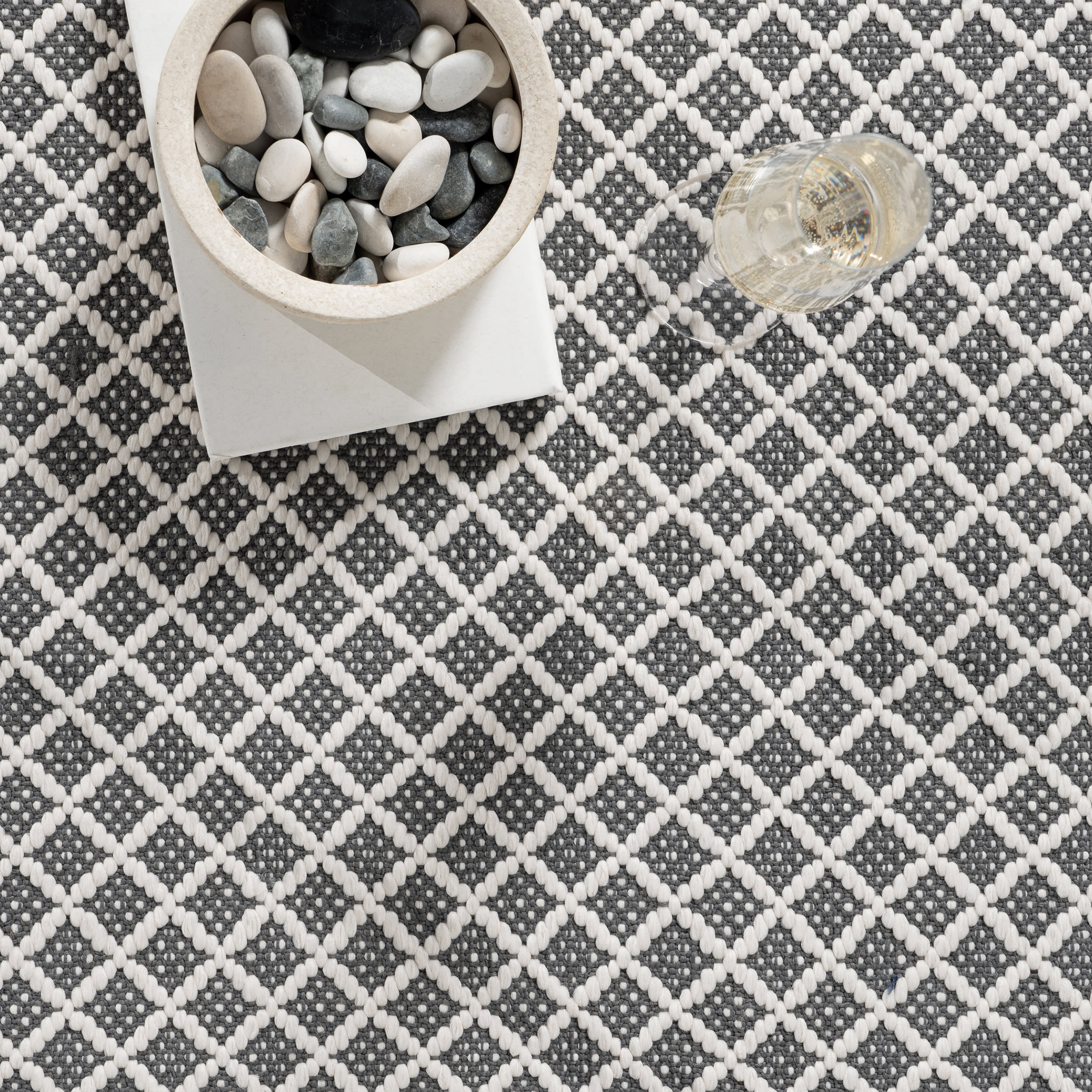 Trellis Handwoven Indoor/Outdoor Rug | Grey - Image 7