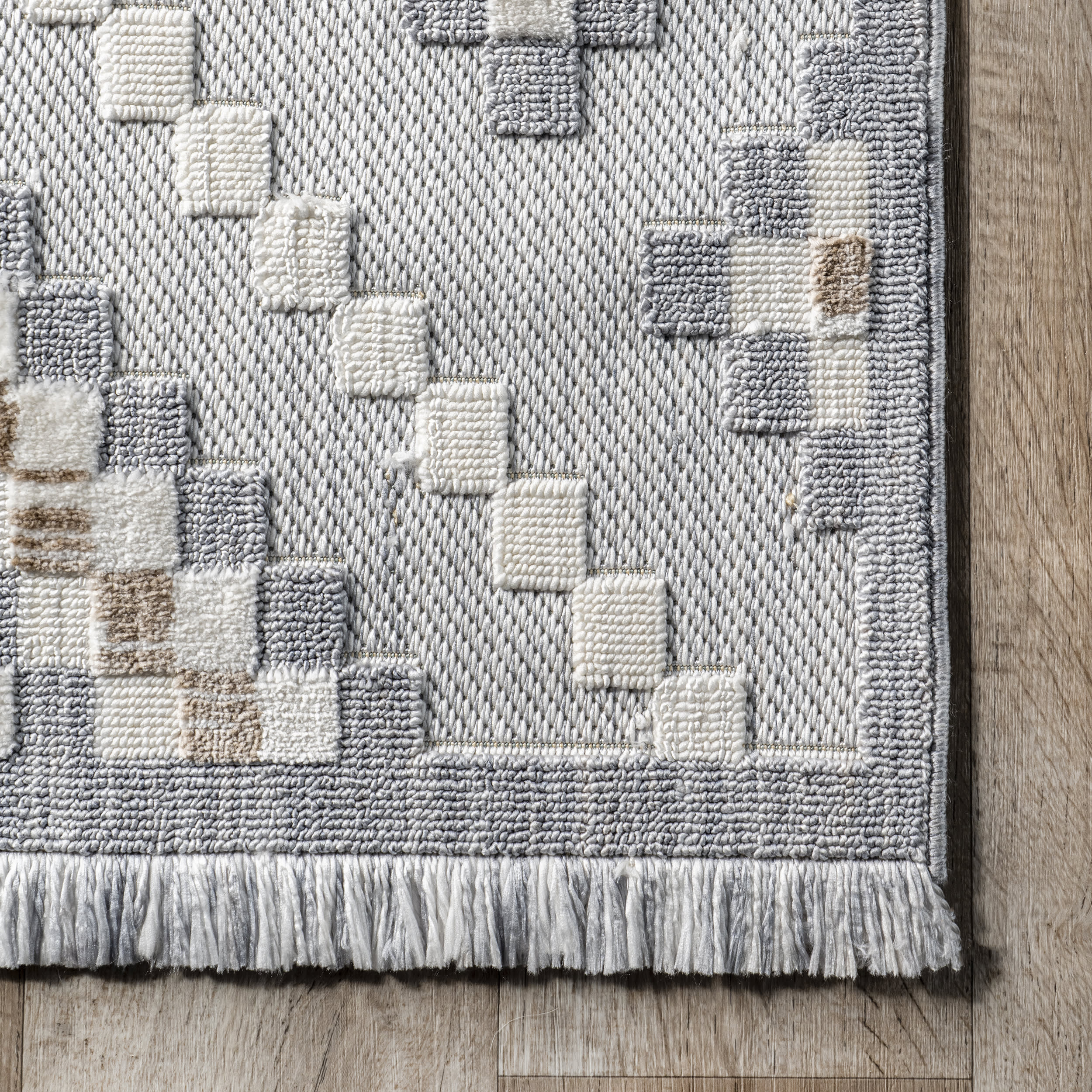 Vahani Iridescent Diamond Rug | Light Grey - Image 3