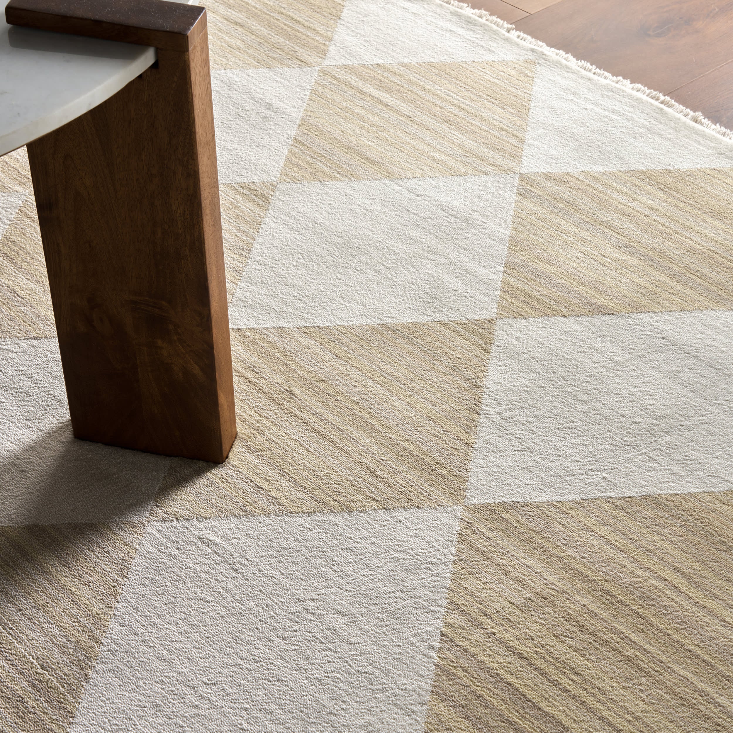 Vanni Checkered Fringed Rug | Ivory - Image 5