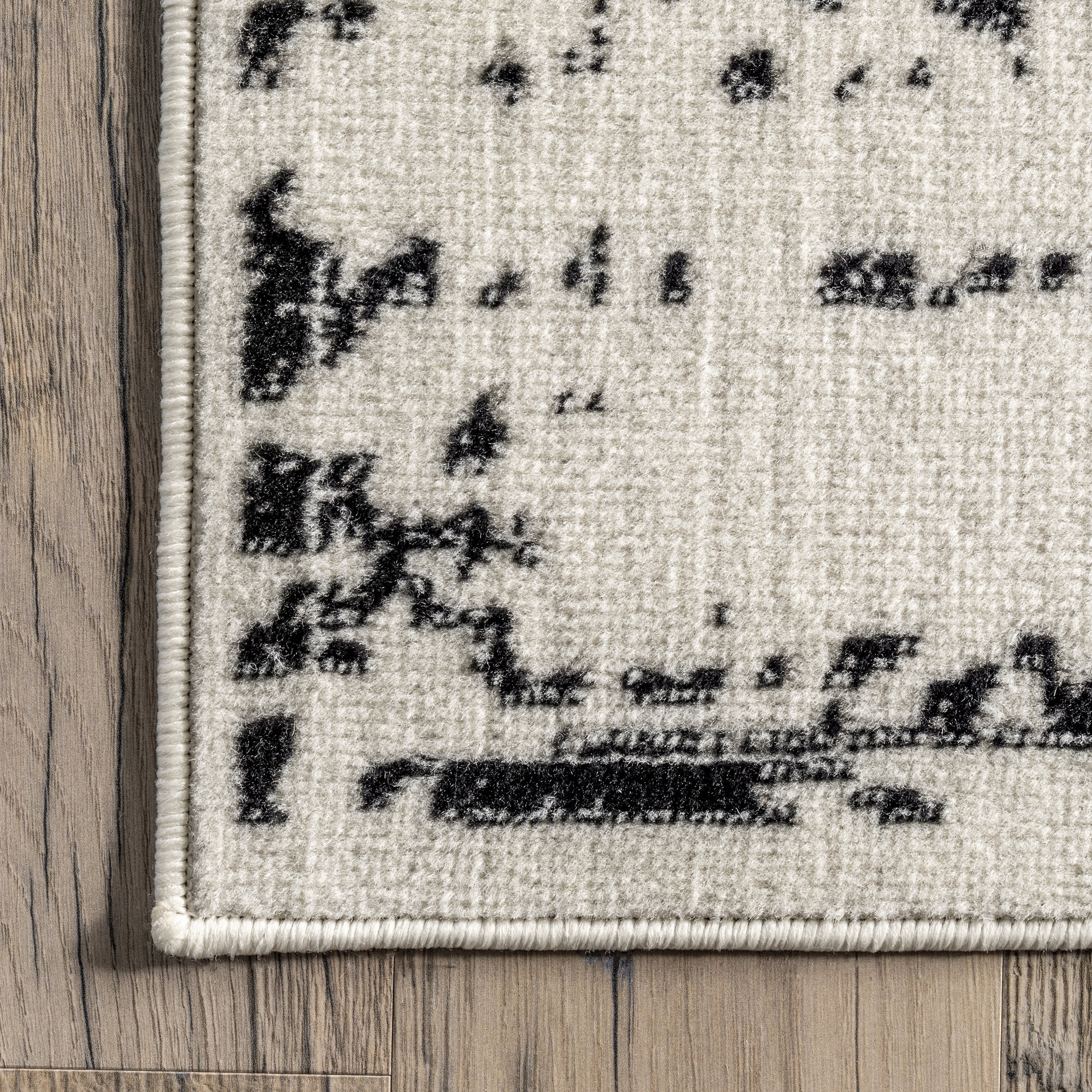 Vera Vintage Medallion Rug | Black And White - Image 3