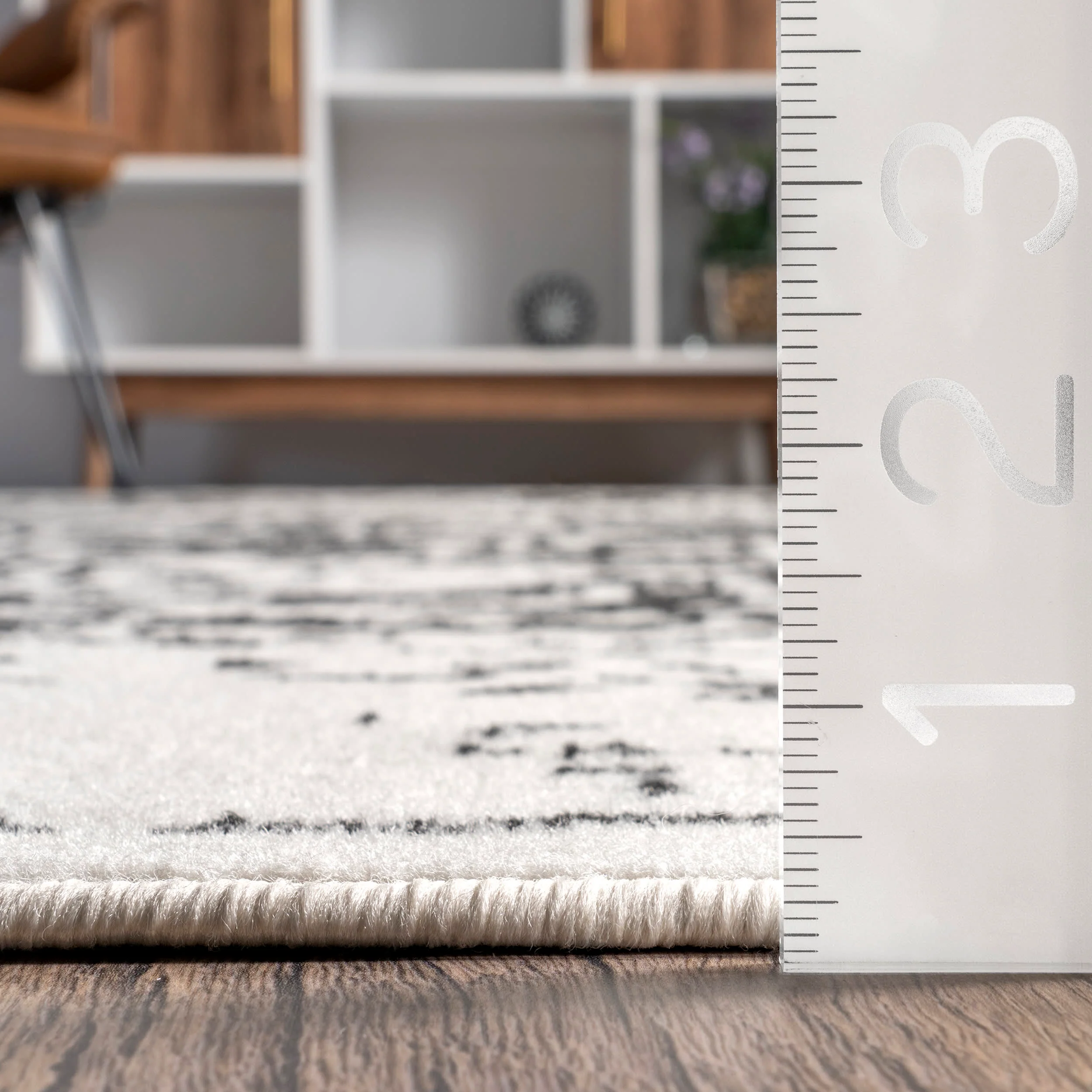 Vera Vintage Medallion Rug | Black And White - Image 5