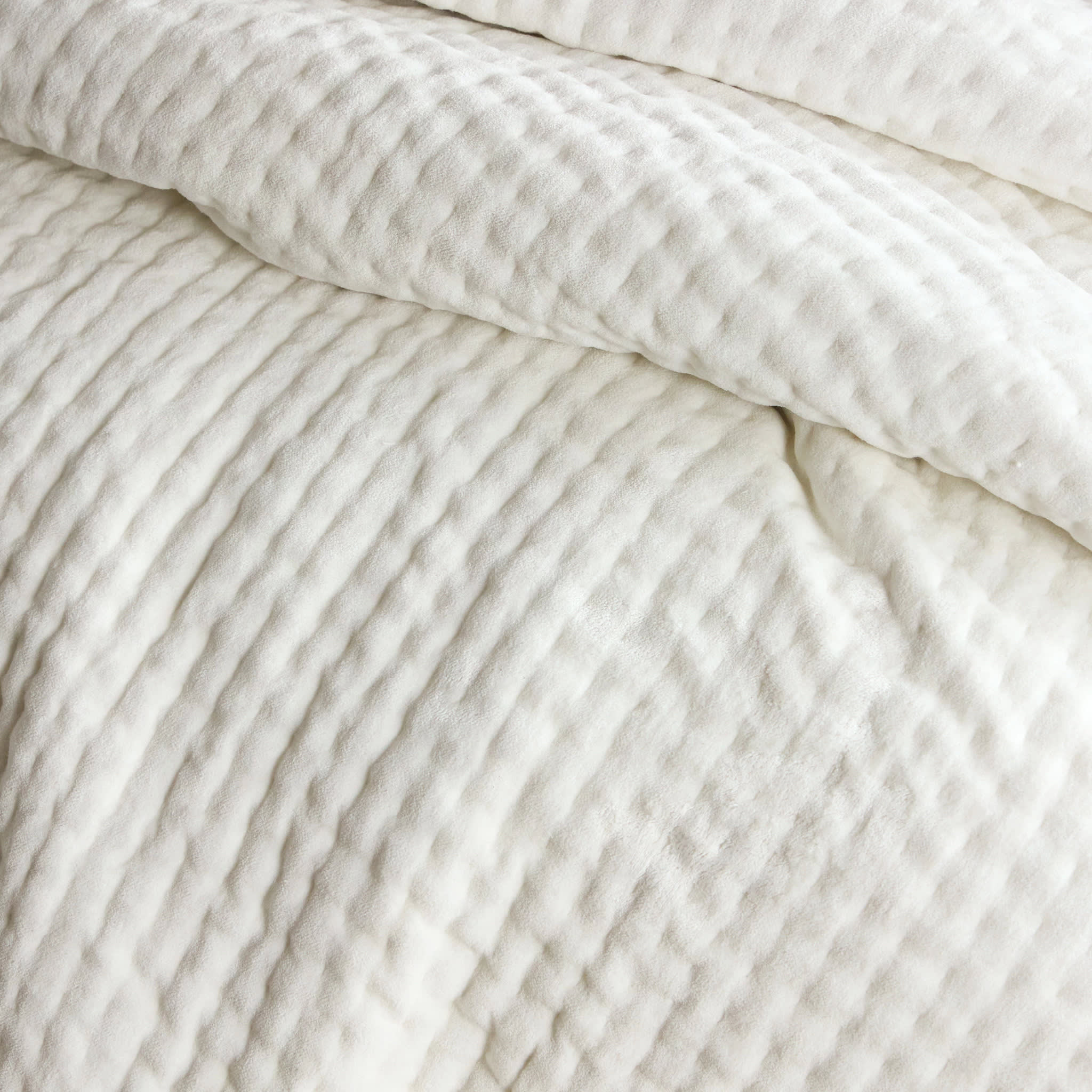 Viola Velvet Quilt | Dove White - Image 3