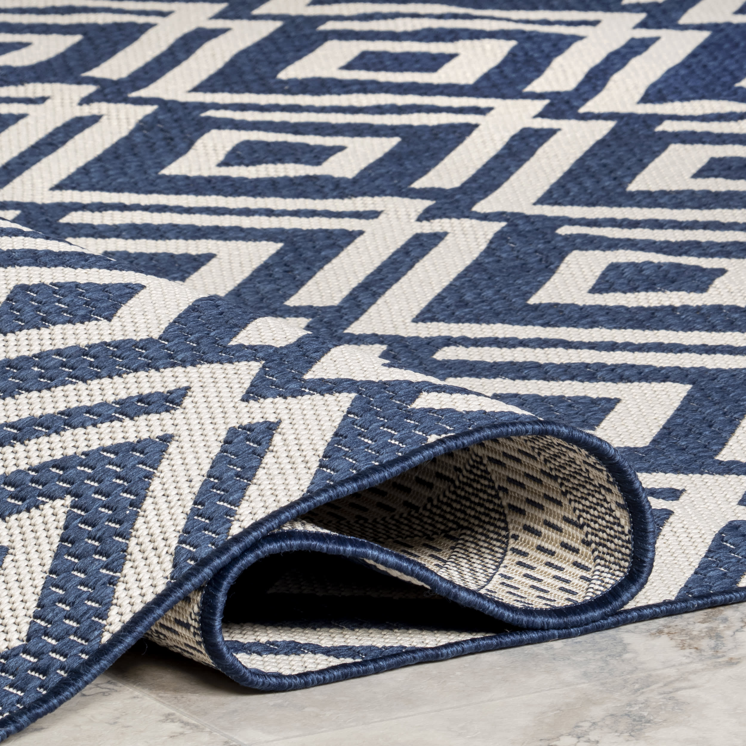 Winged Birdseye Lattice Indoor/Outdoor Rug | Navy - Image 6