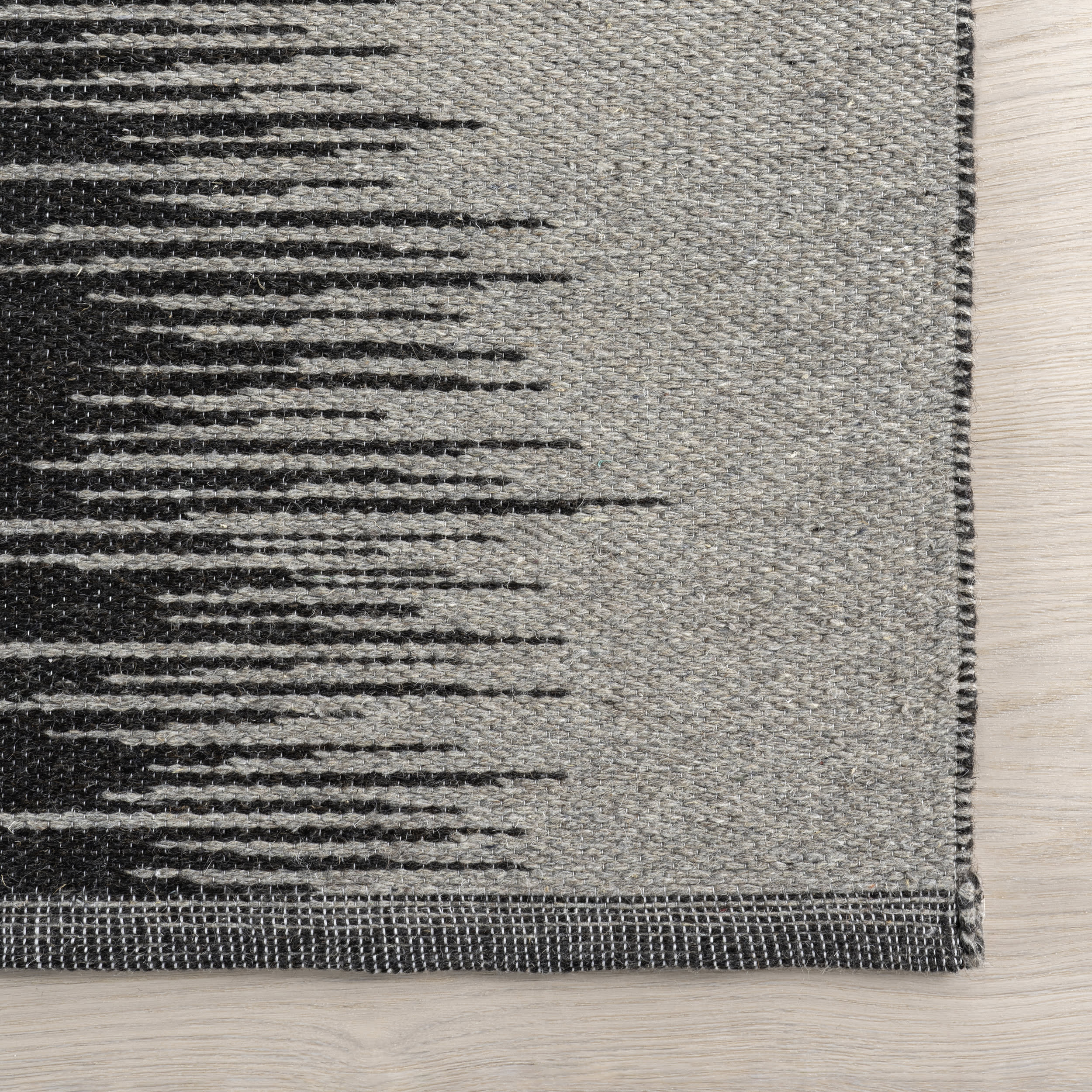 Wolf Reversible Wool Rug | Black - Image 4