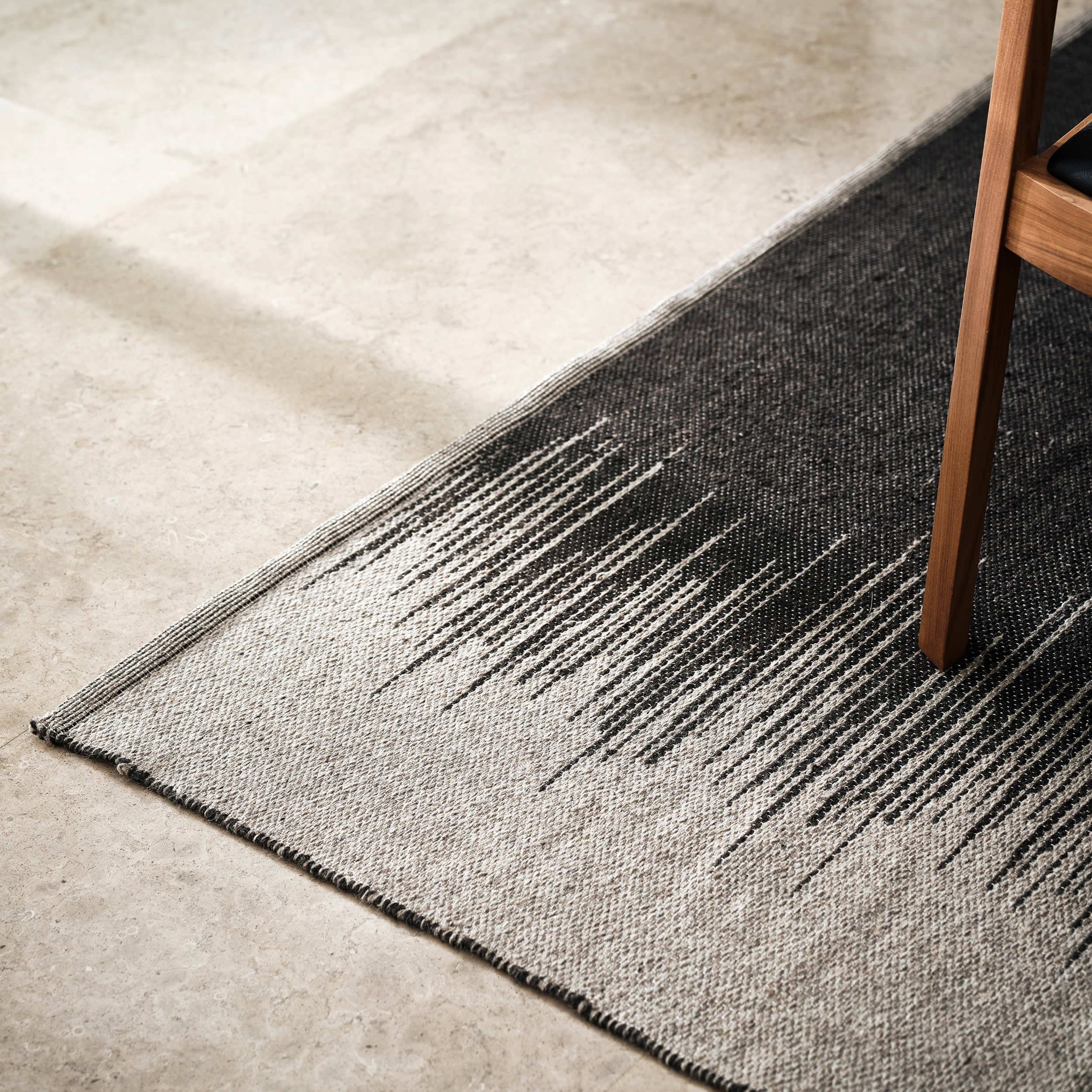 Wolf Reversible Wool Rug | Black - Image 8