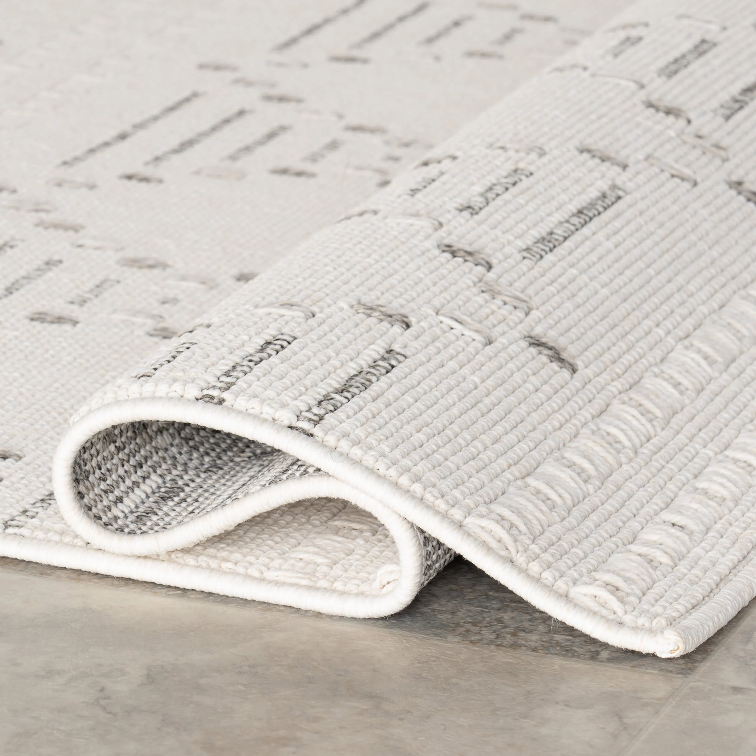 Yareli Hourglass Diamond Indoor/Outdoor Rug | Cream - Image 10