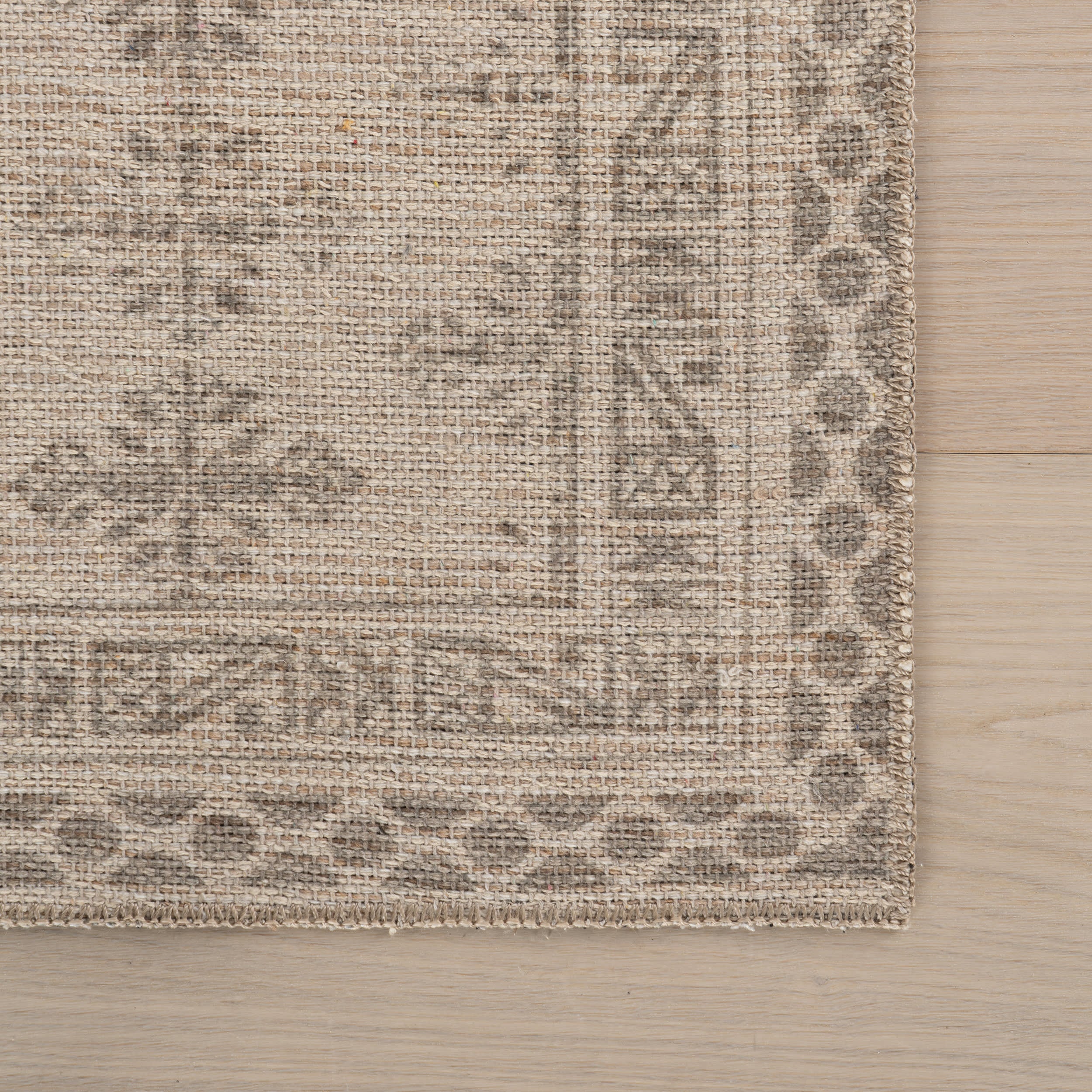 Zayna Traditional Bordered Washable Rug | Ivory - Image 4