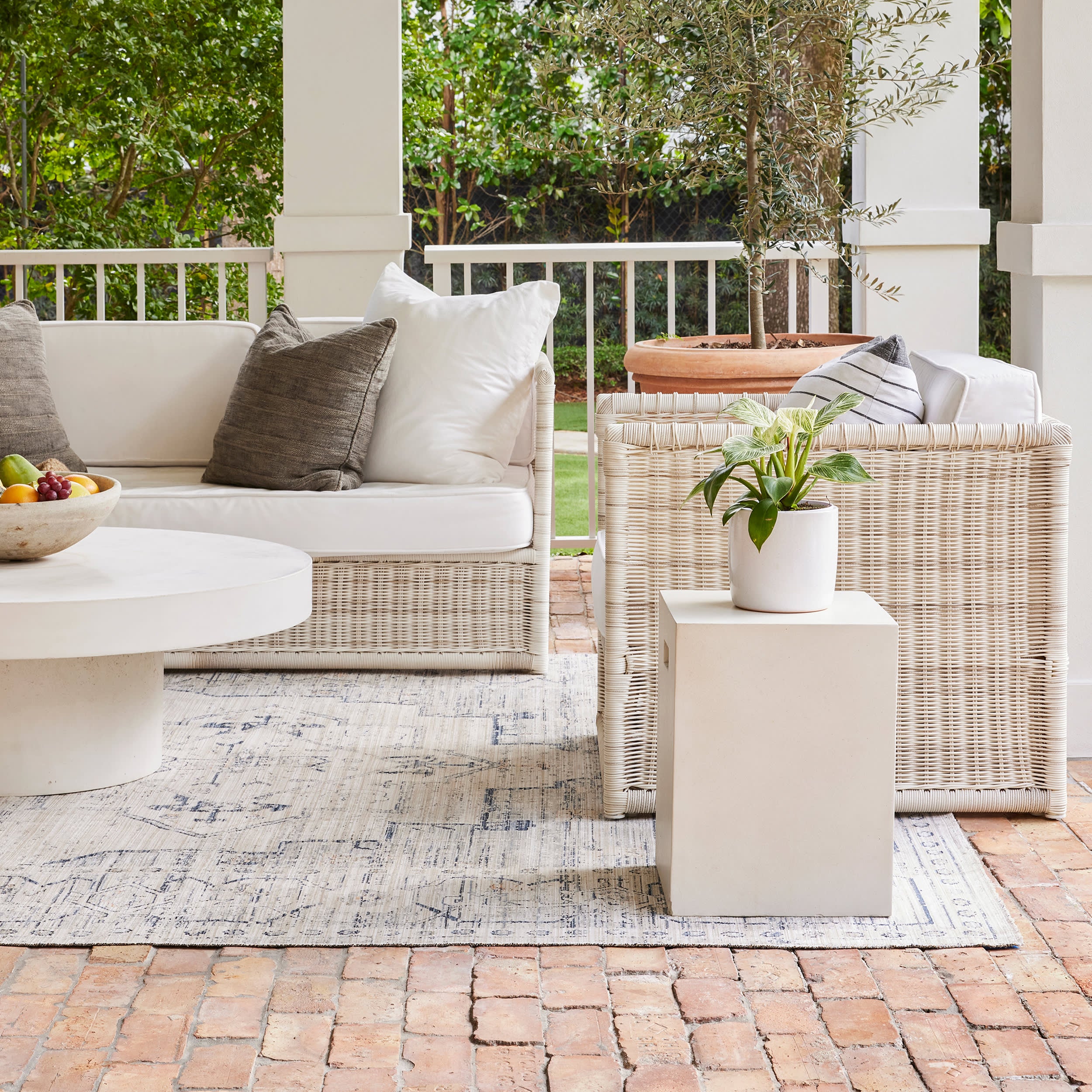 Zelly Medallion Washable Indoor/Outdoor Rug | Beige - Image 2