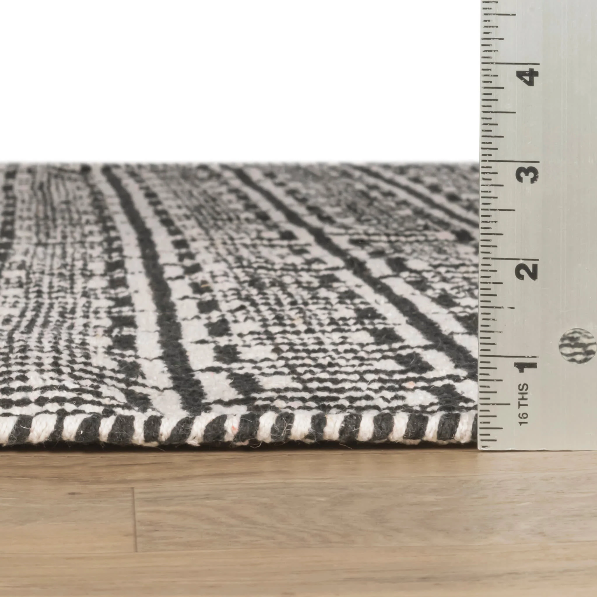 Zipper Handwoven Cotton Rug | Black/Ivory - Image 4