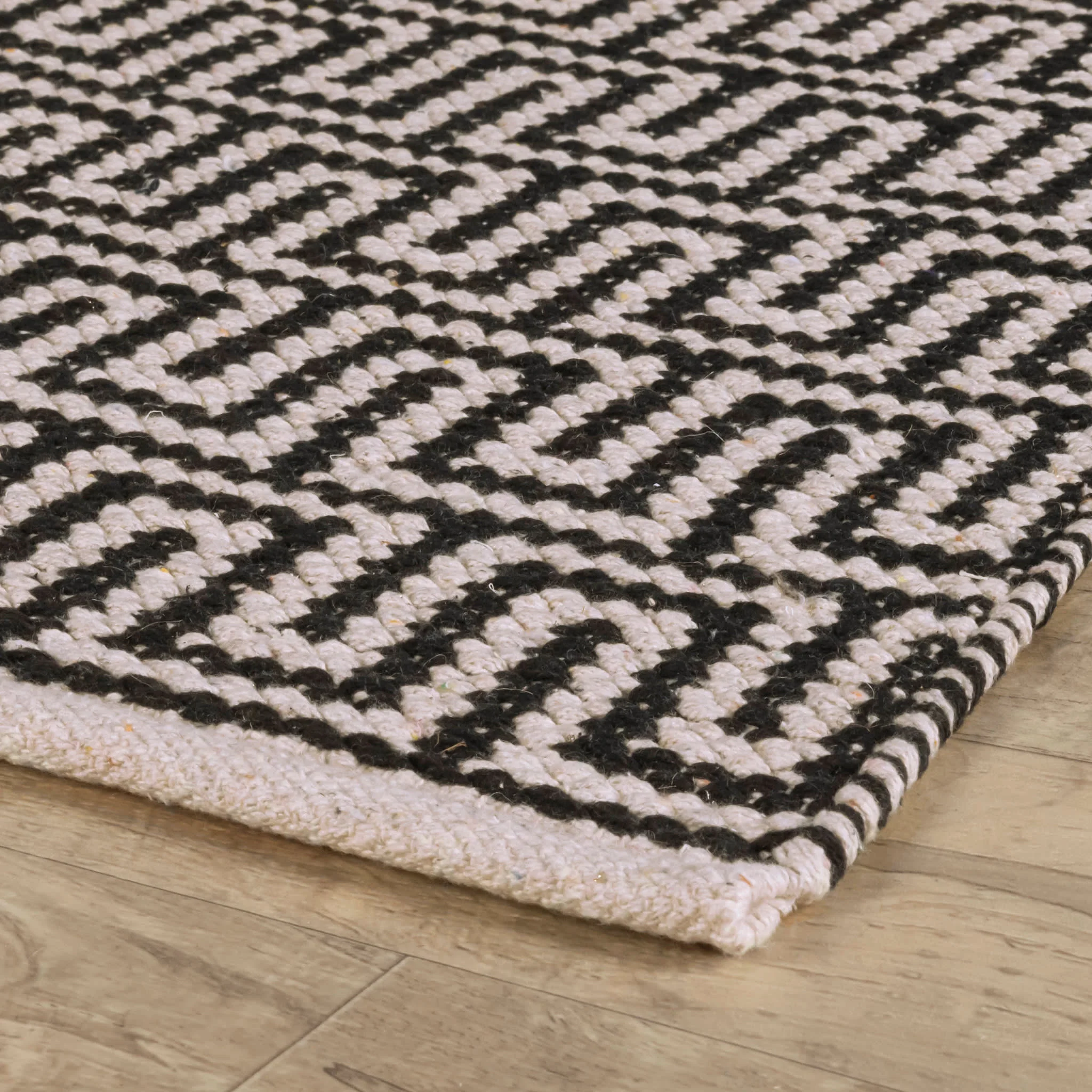 Zipper Handwoven Cotton Rug | Black/Ivory - Image 5