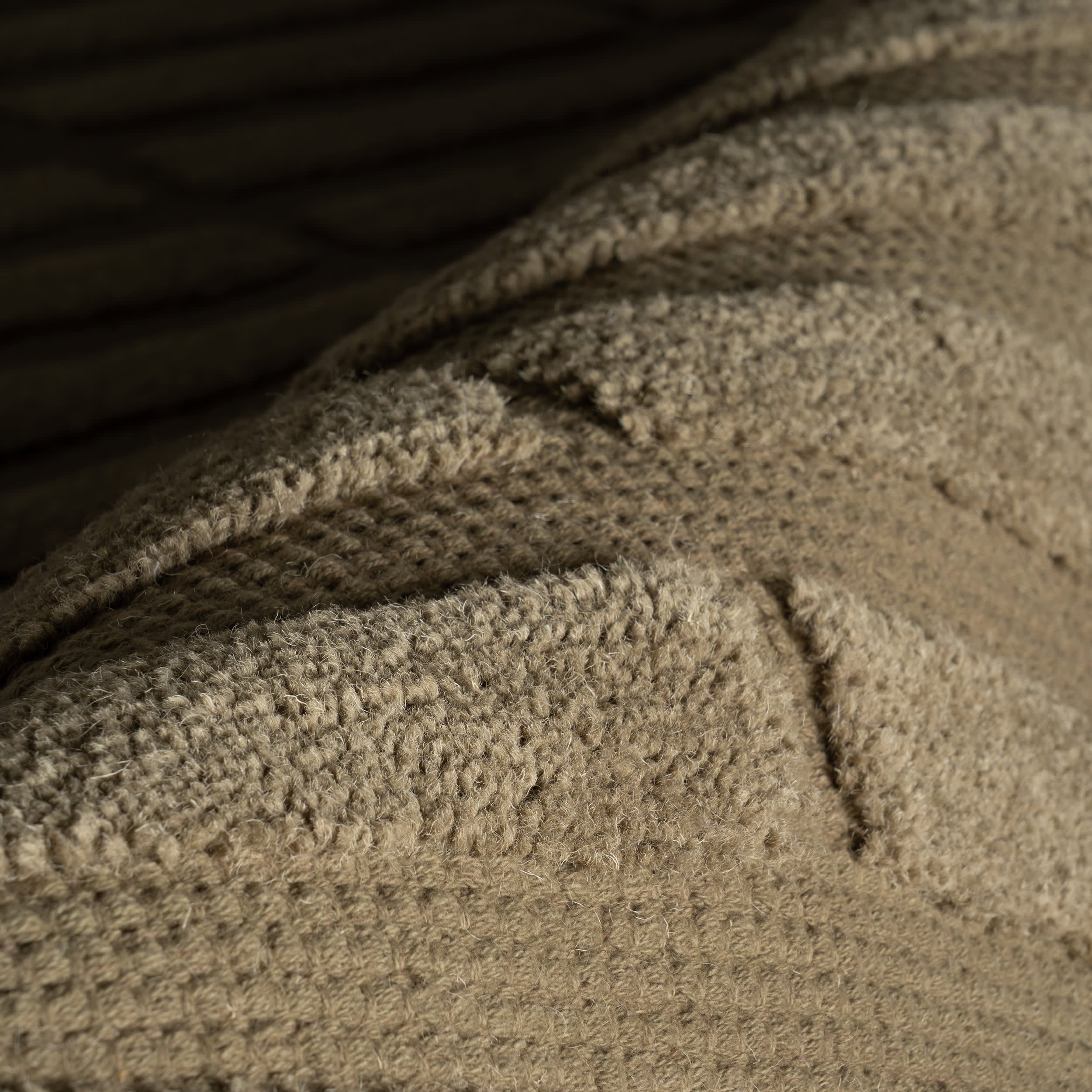 Zira Solid Mid-Century Modern Rug | Olive - Image 3