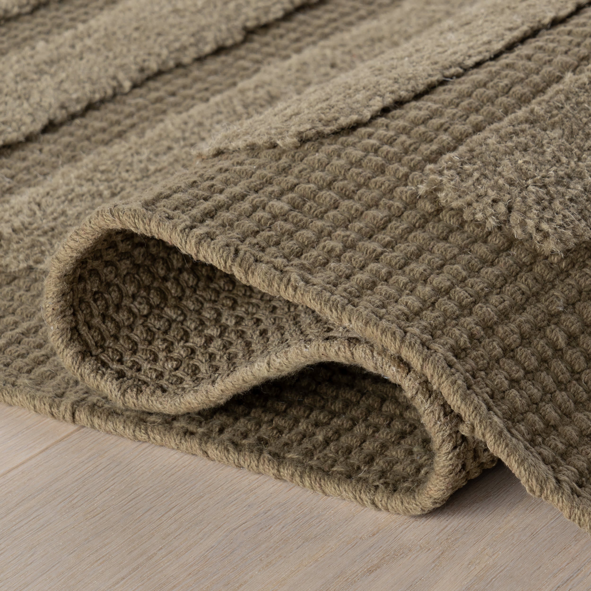 Zira Solid Mid-Century Modern Rug | Olive - Image 9